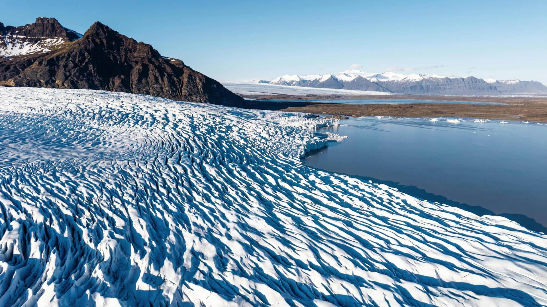 Menjelajahi Gletser Islandia: 5 Pemandangan Menakjubkan