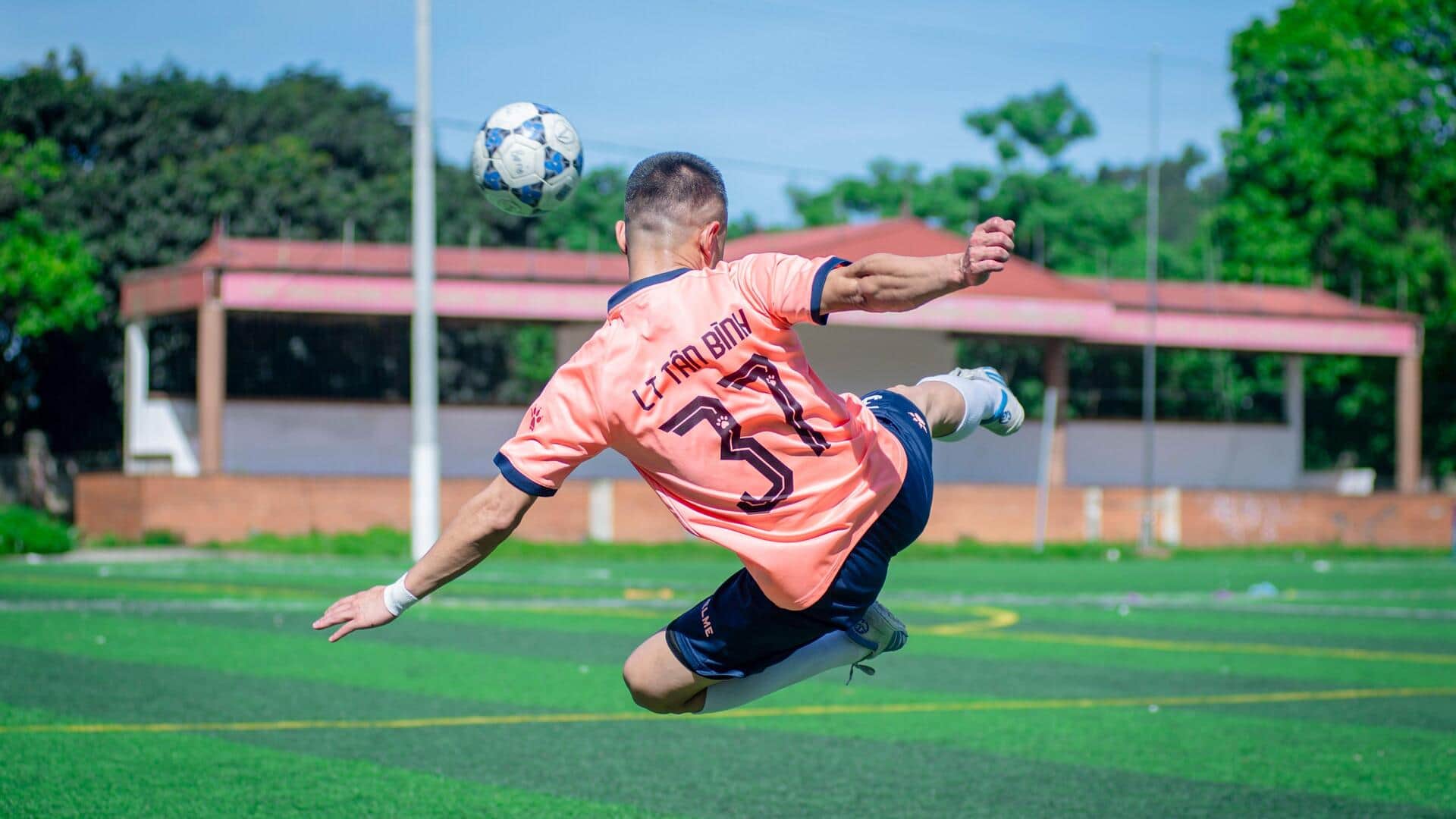 Tendangan sepeda: Revolusi dalam sepak bola