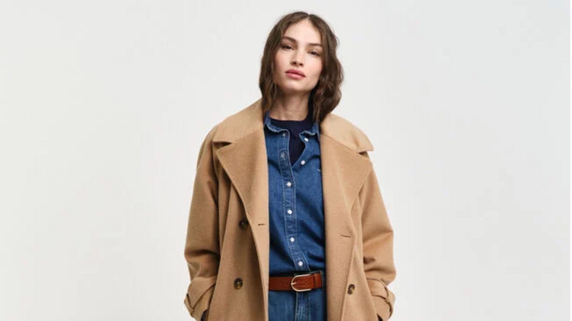 Elegansi musim dingin urban India dengan trench coat wol