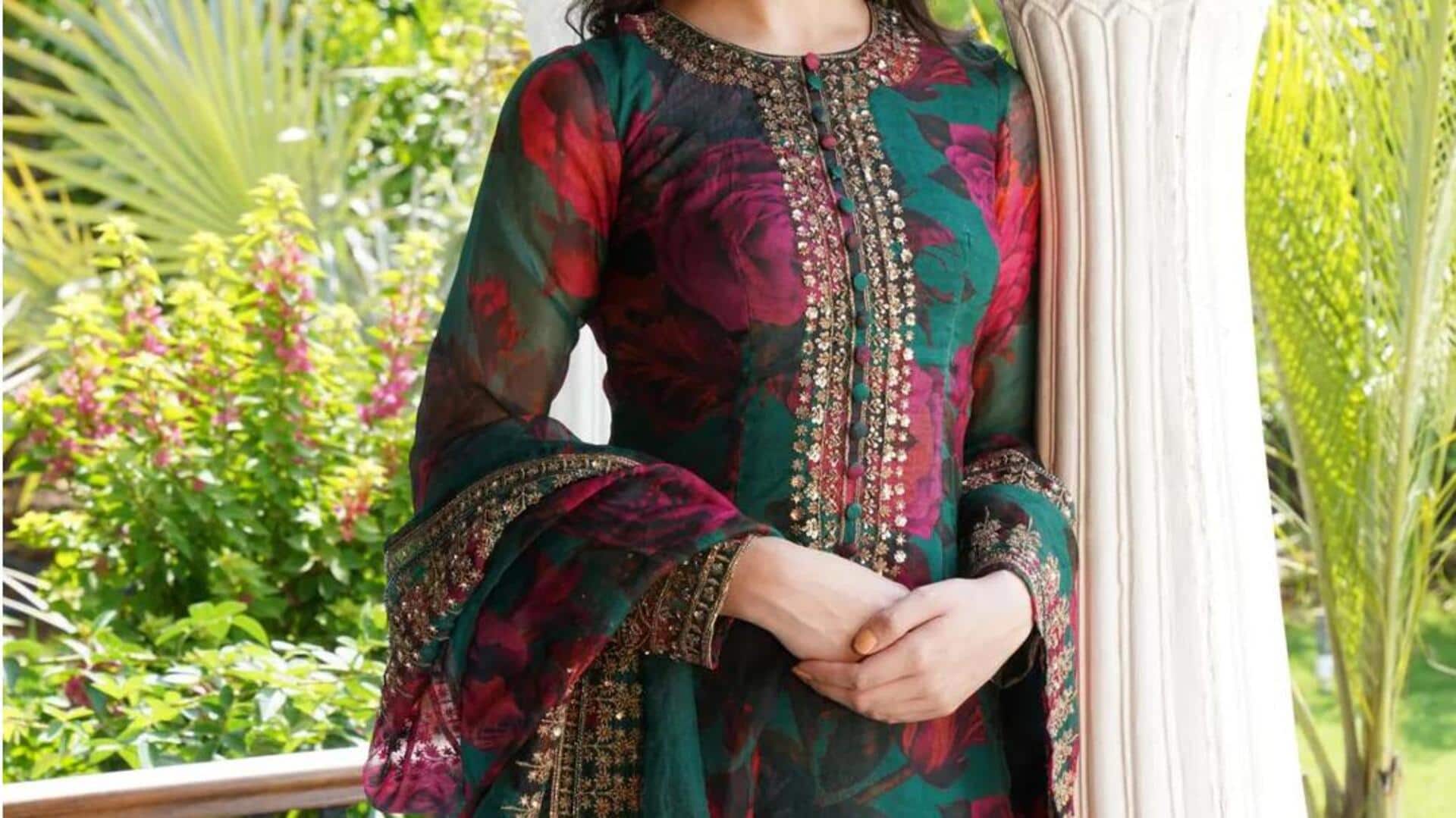 Kurti musim panas dengan desain lukisan tangan unik
