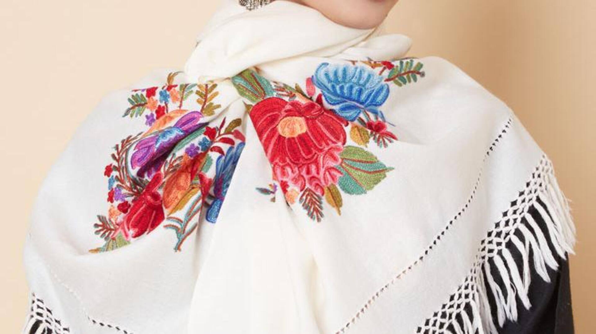 Selendang Kasmir: Elegansi abadi untuk upacara India di musim dingin