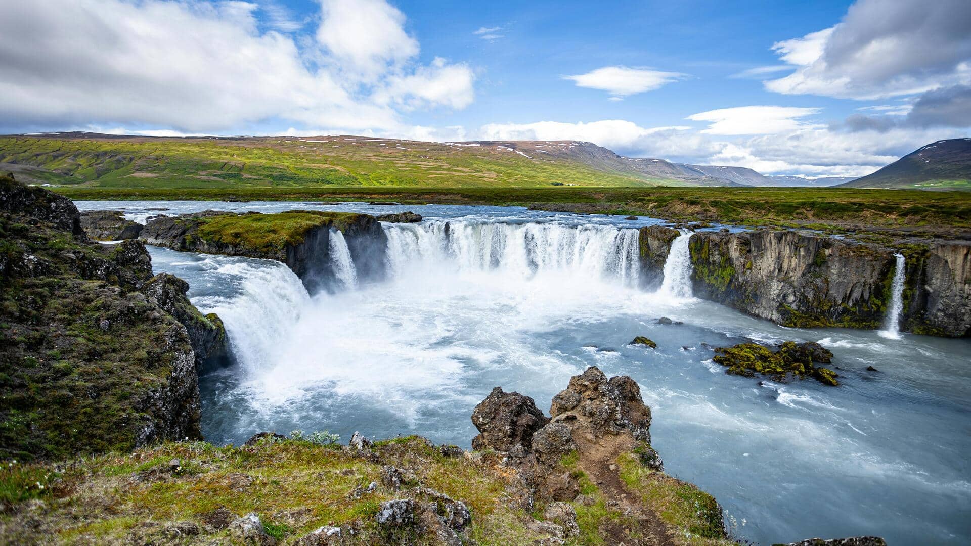 Air Terjun Damai di Islandia: Lima Tempat Pelarian yang Tenang