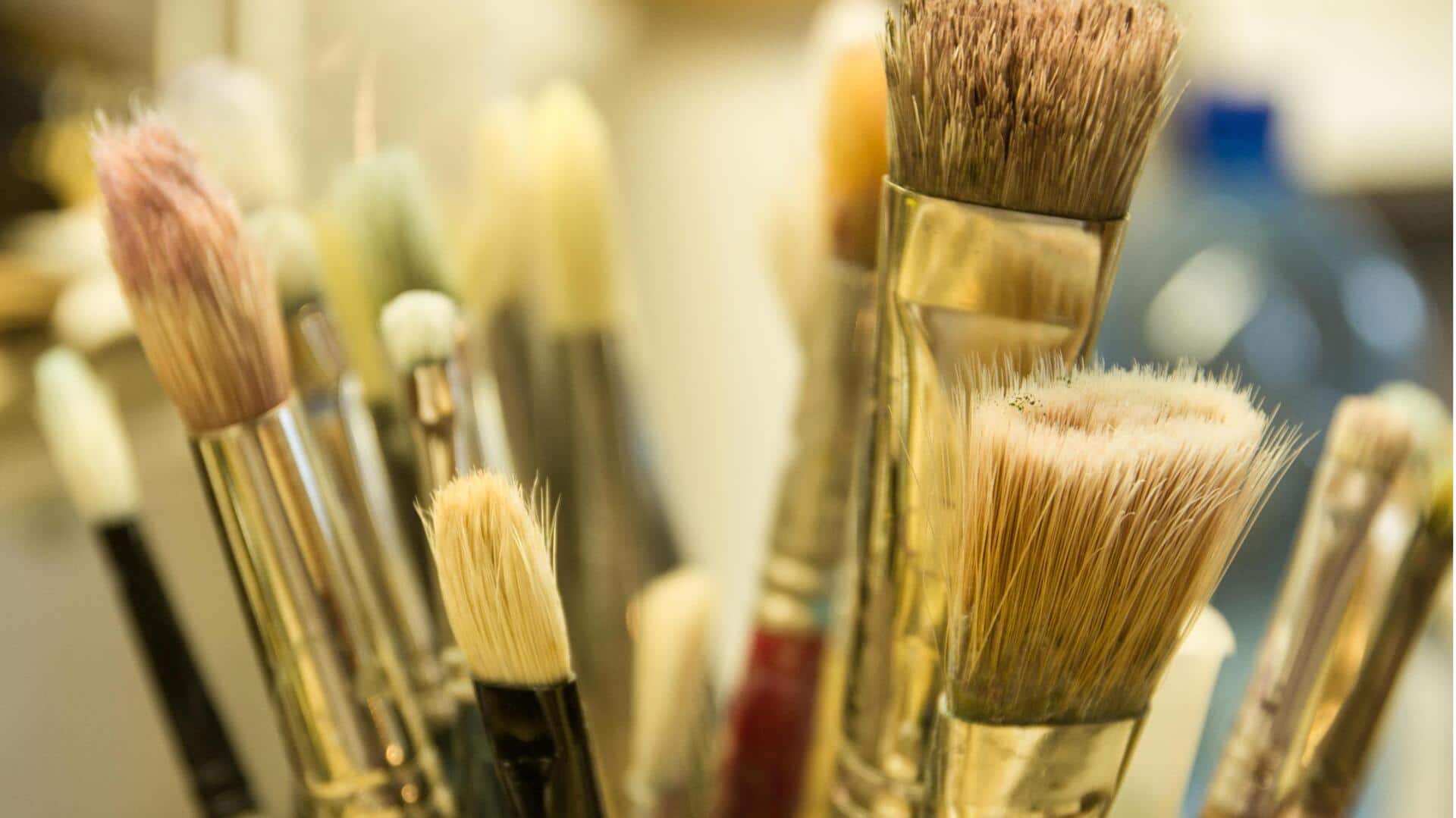 Mempelajari Teknik Melukis dengan Kuas Alami