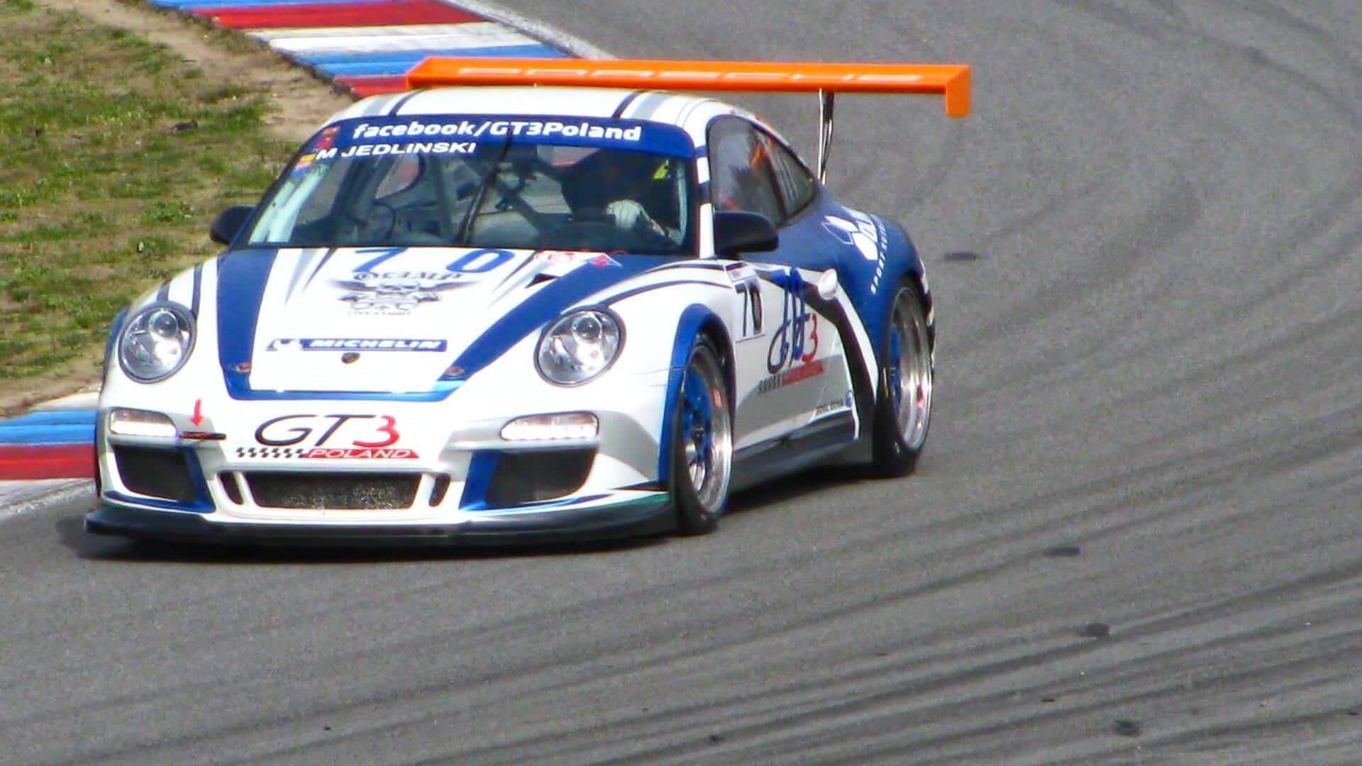 Pentingnya spoiler pada mobil balap