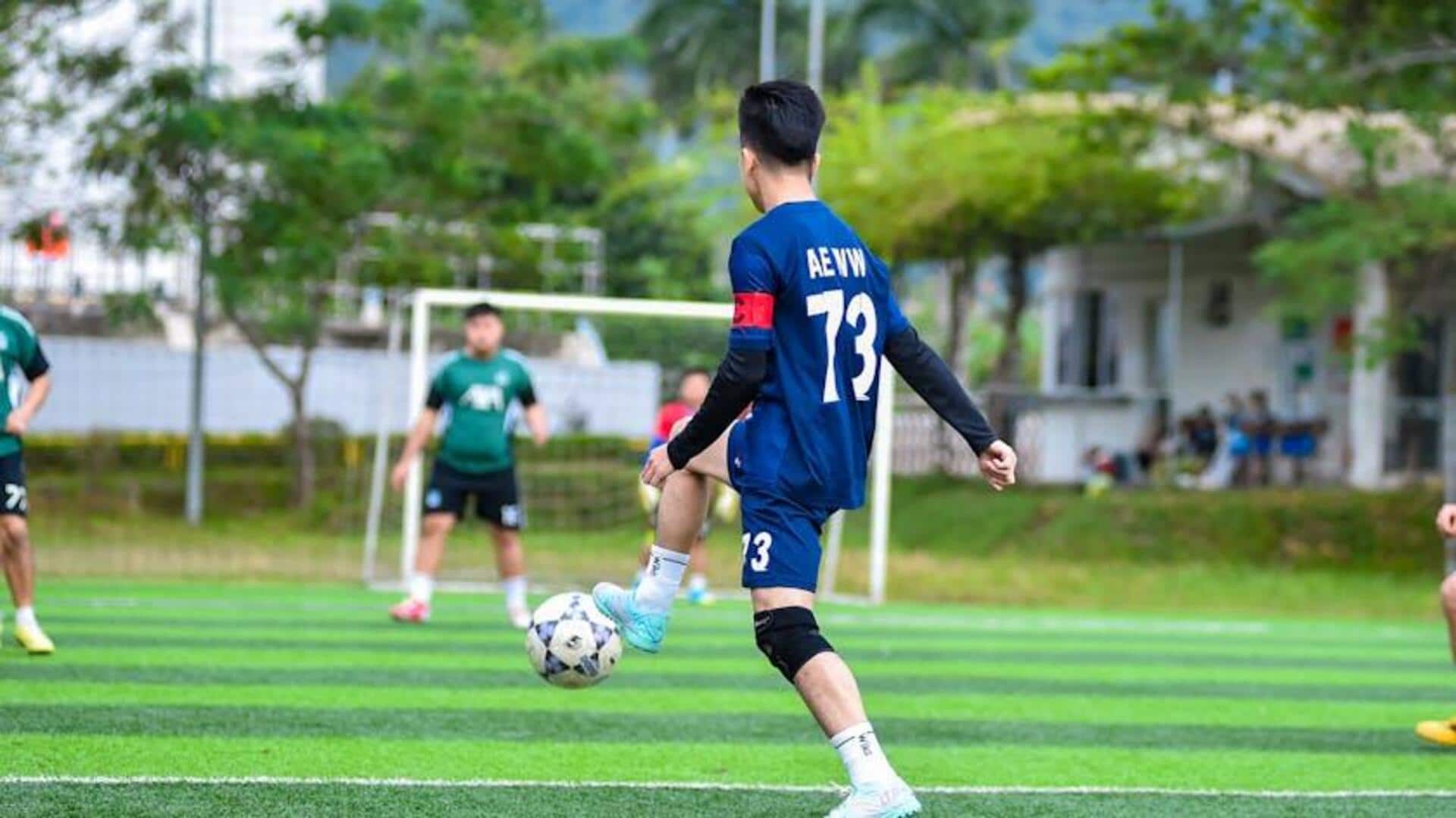 Mengapa pemain sepak bola menghindari garis vertikal pada jersey?