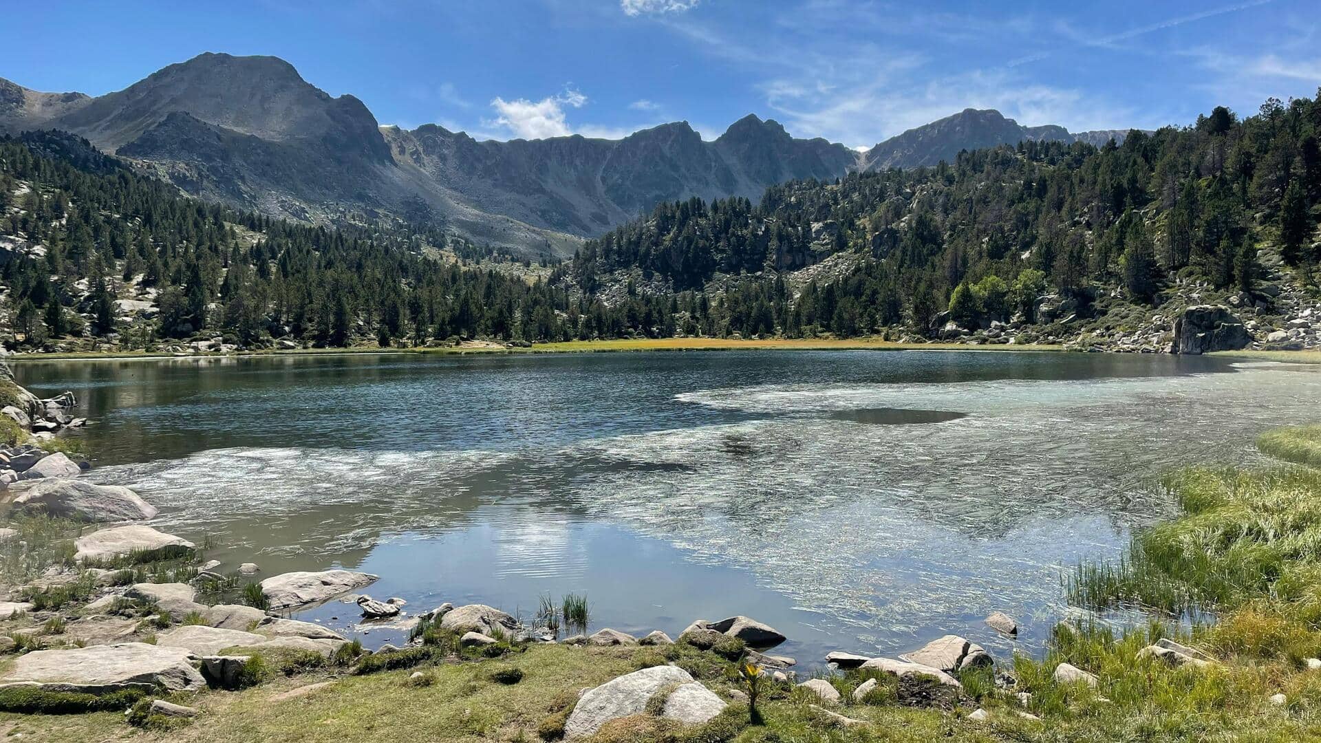 Menjelajahi Jalur Pegunungan Andorra yang Menawan