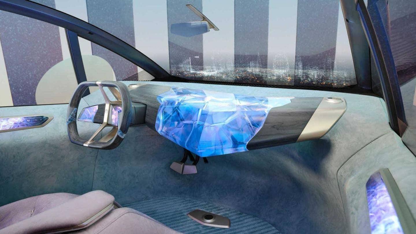 Kendaraan ini mendapat empat tempat duduk santai dan setir cetakan 3D Kendaraan ini mendapat empat tempat duduk santai dan setir cetakan 3D