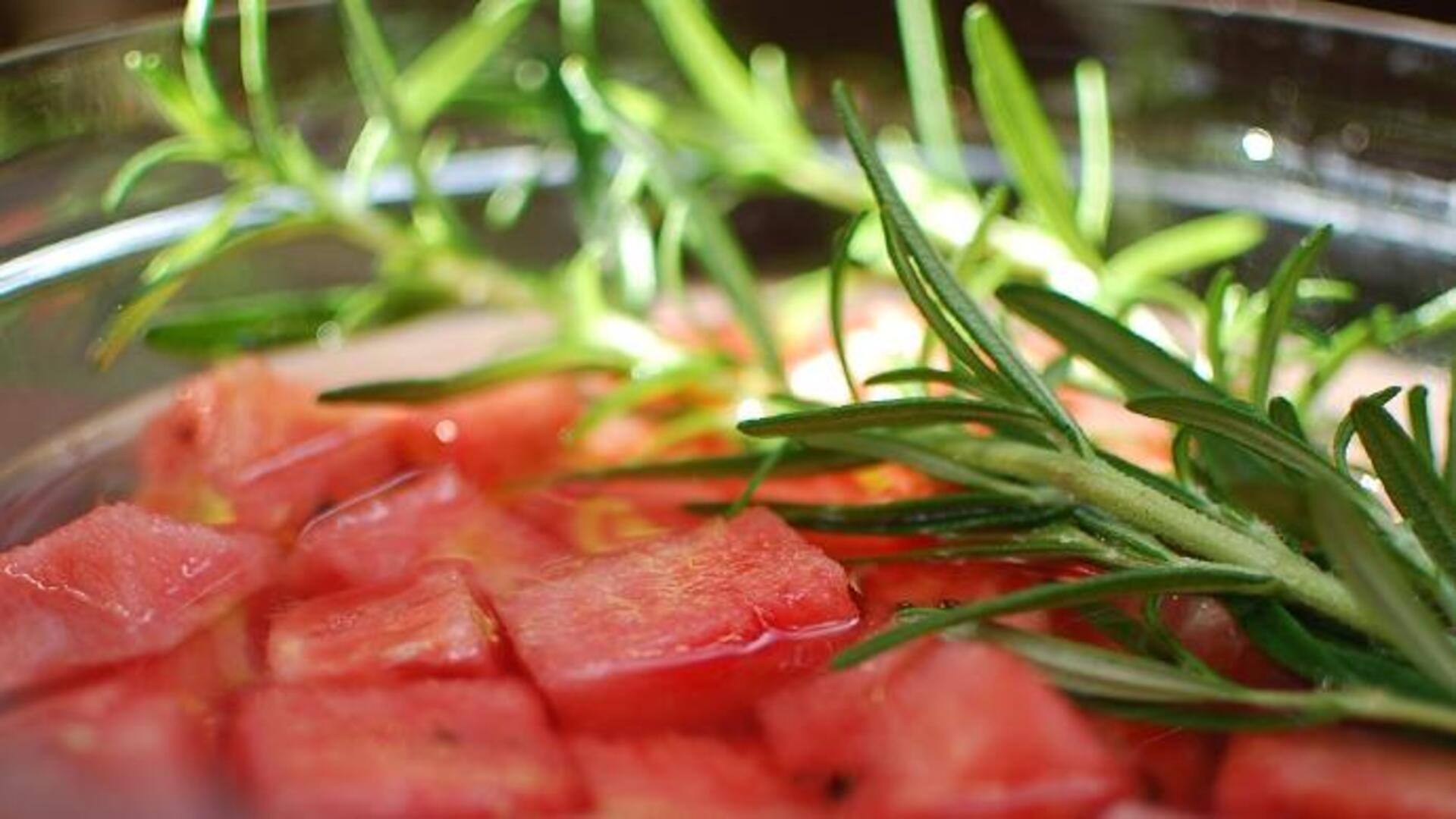 Hadirkan Infusi Herbal pada Buah-buahan untuk Hidangan Penutup