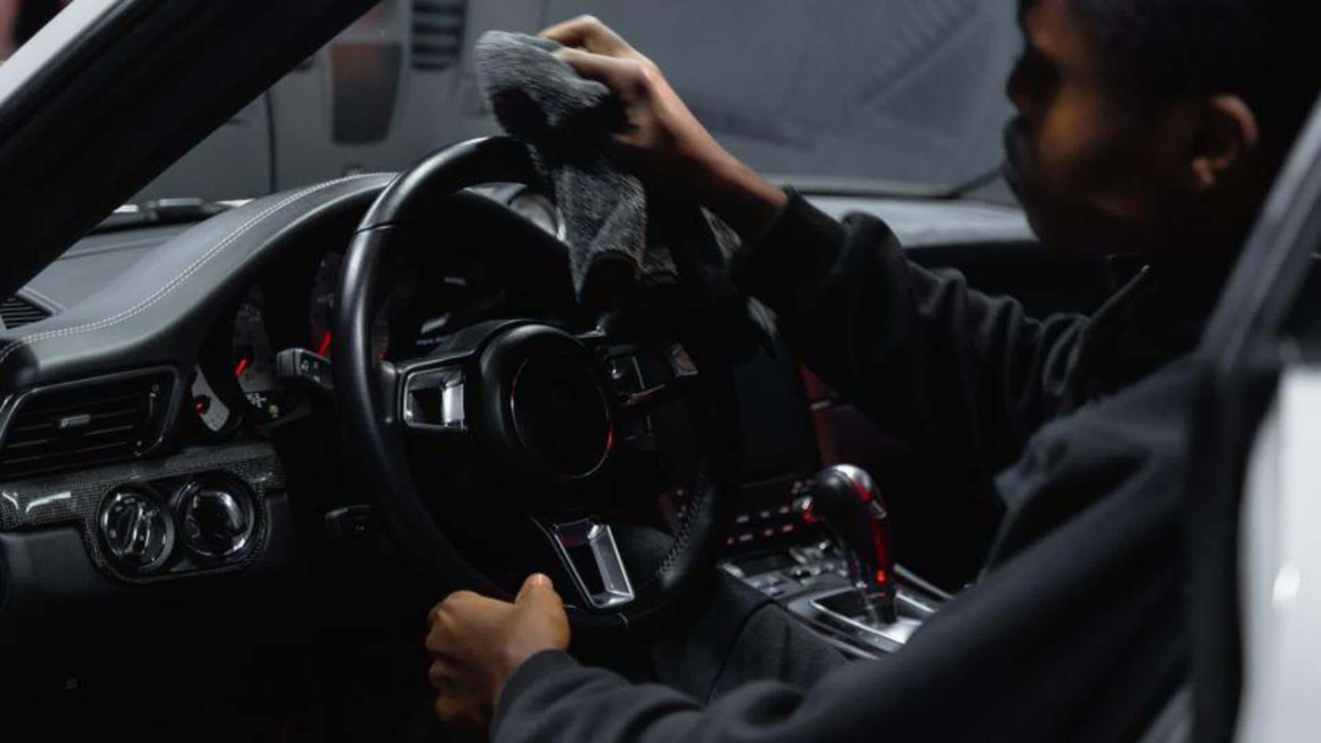 Cara Cepat Membersihkan Mobil untuk Pekerja Kantoran