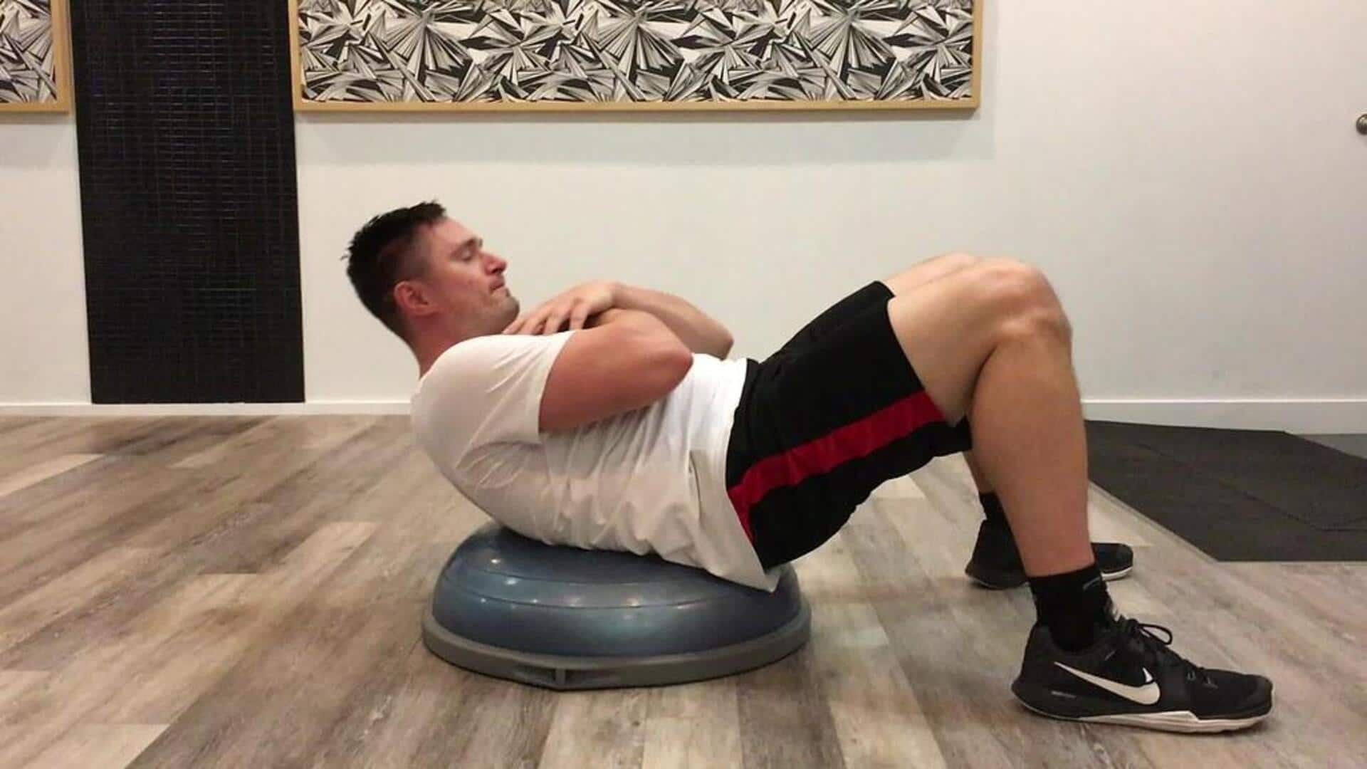 Meningkatkan keseimbangan dan kekuatan dengan Bosu Push-ups