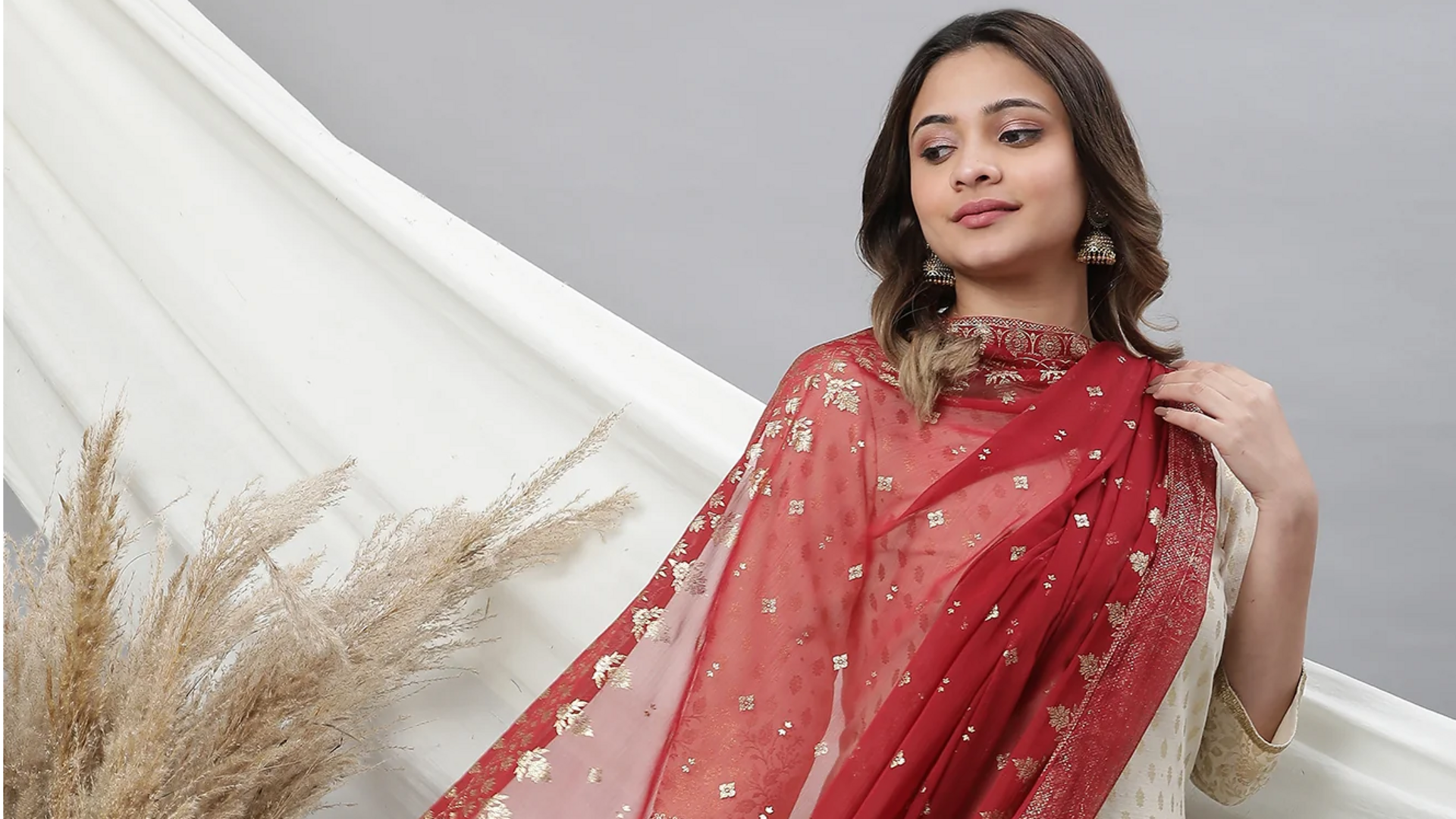 Dupatta: Elegansi abadi dengan sentuhan modern