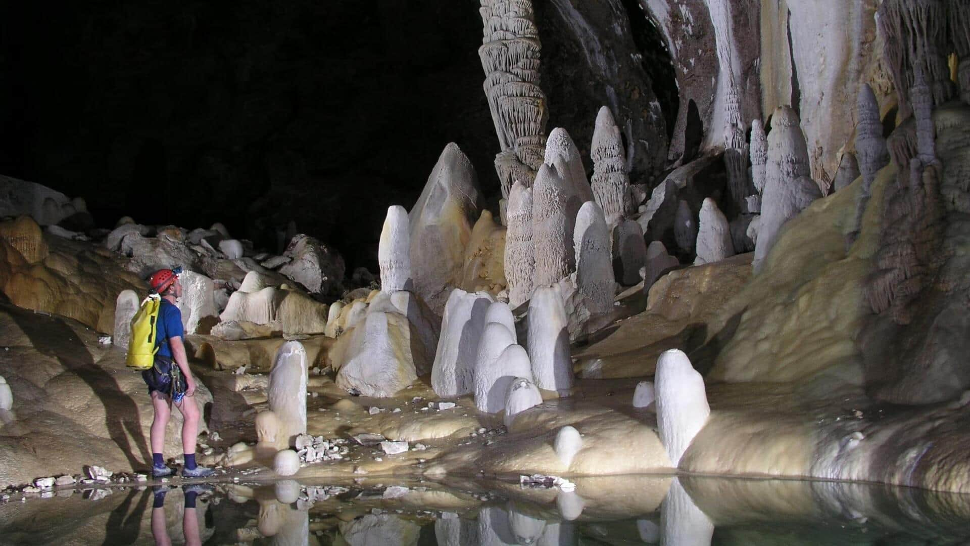 Petualangan menginap di Gua New Mexico