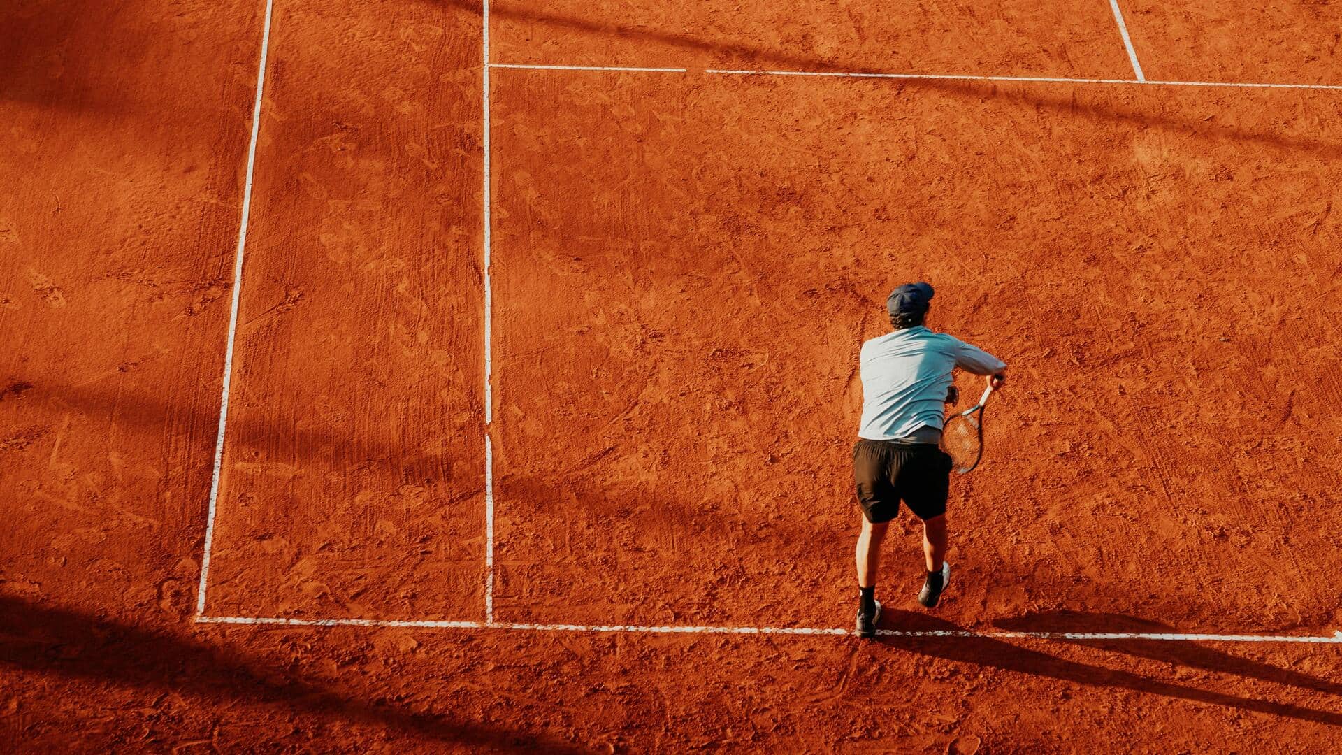 Aspek unik lapangan tanah liat dalam tenis