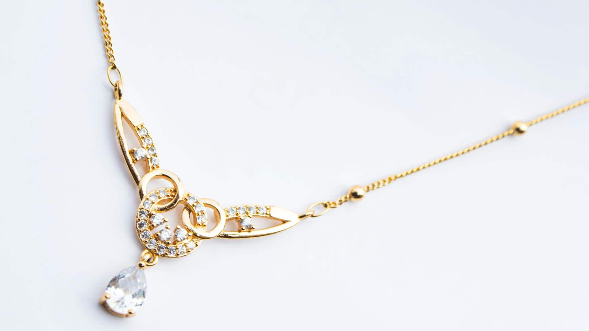 Lima cara cepat mengurai kalung yang kusut