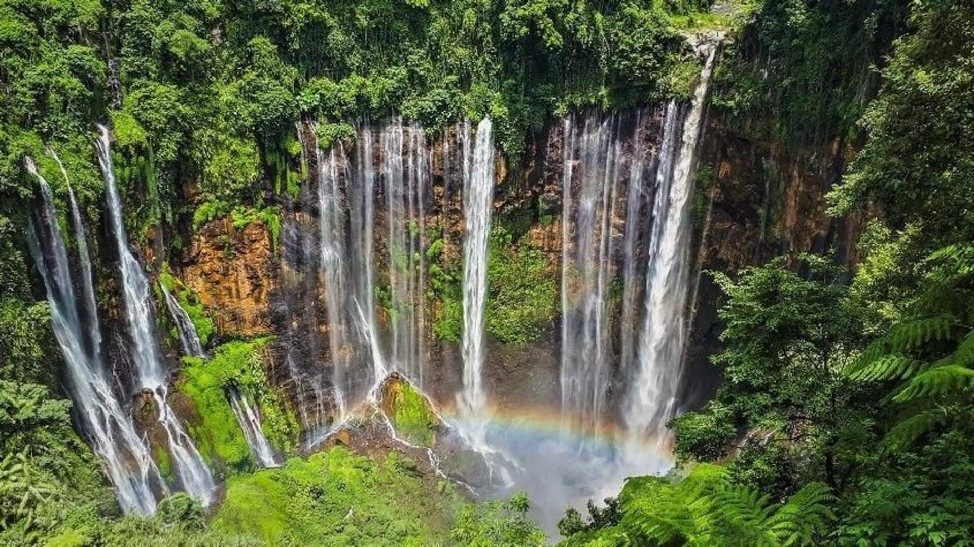 Menikmati Keindahan Air Terjun di Pulau Jawa Menikmati Keindahan Air Terjun di Pulau Jawa