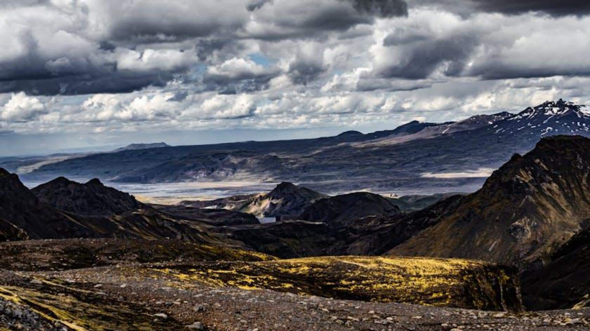 Menjelajahi Keindahan Fjord Islandia Melalui Jalur Pendakian Unik
