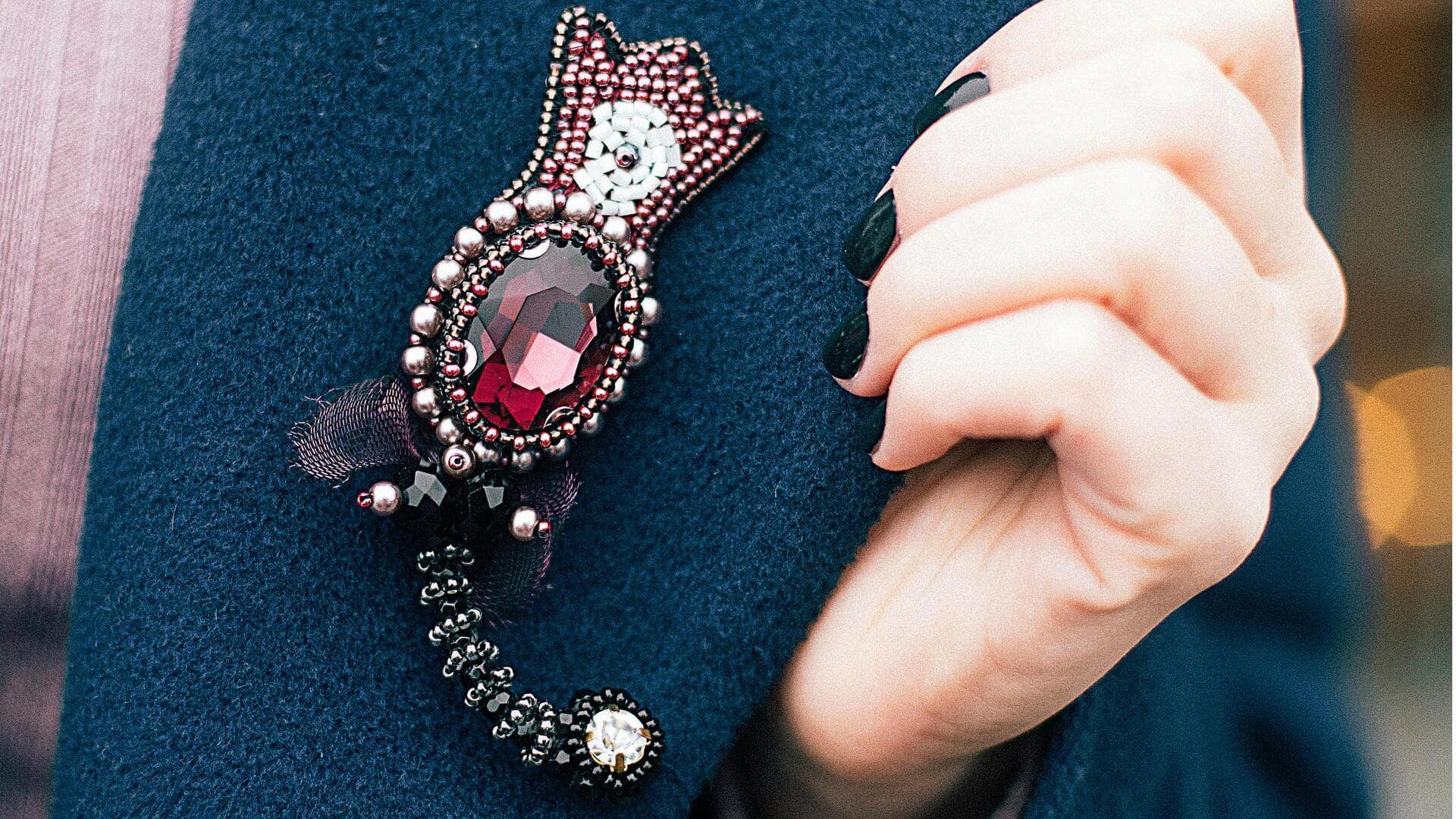 Gaya musim dingin India: Memadukan pin kerah pernyataan dengan pernyataan mode