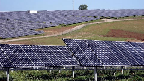 Lokasi PLTS yang Tingkatkan Output Energi Dunia