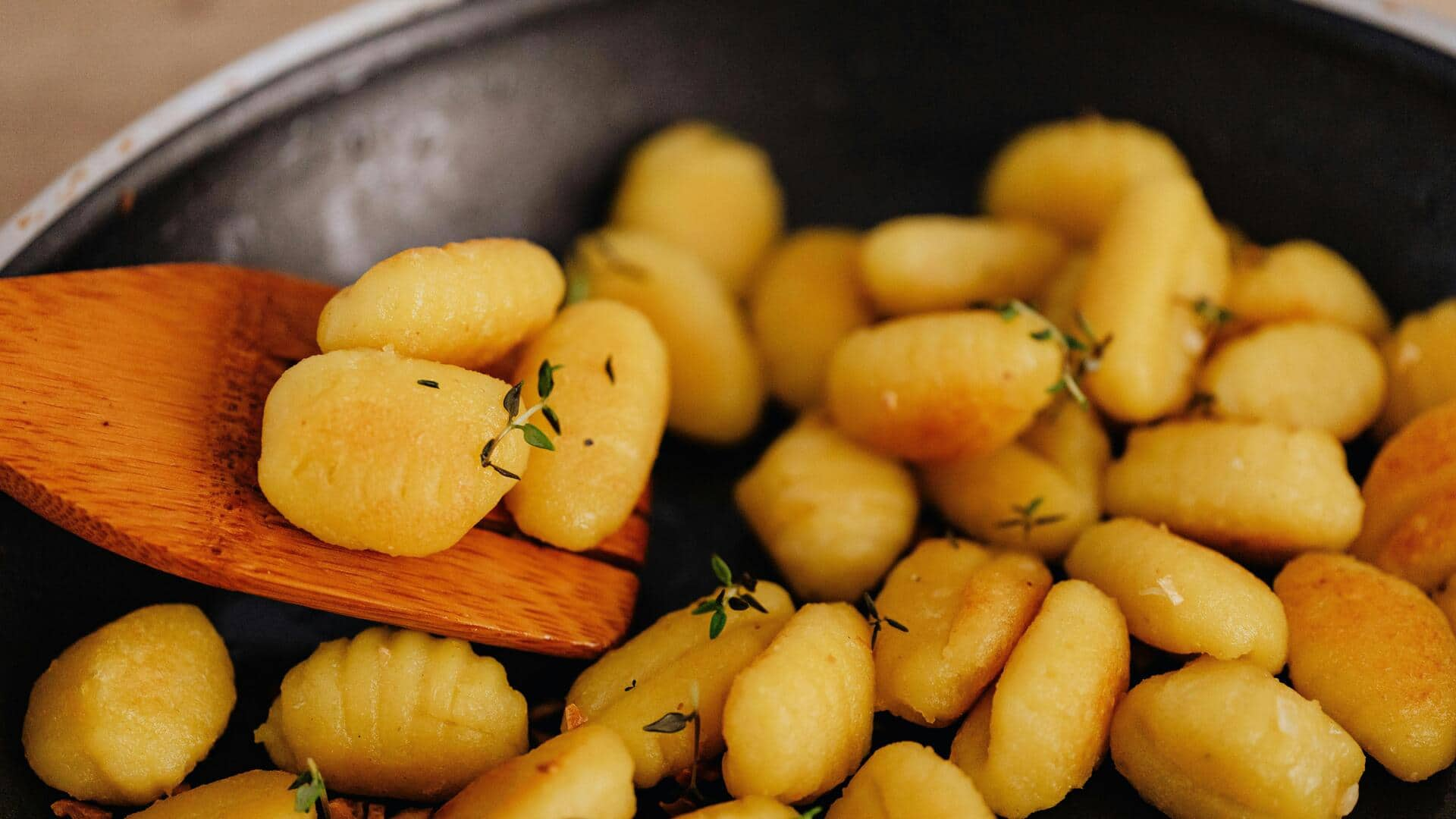 Gnocchi labu Italia dengan saus mentega sage: Panduan memasak