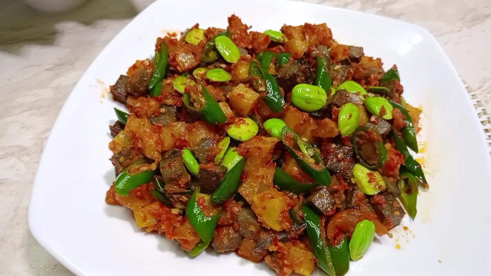 Lima Camilan Indonesia dengan Sentuhan Cabai Hijau yang Wajib Dicoba