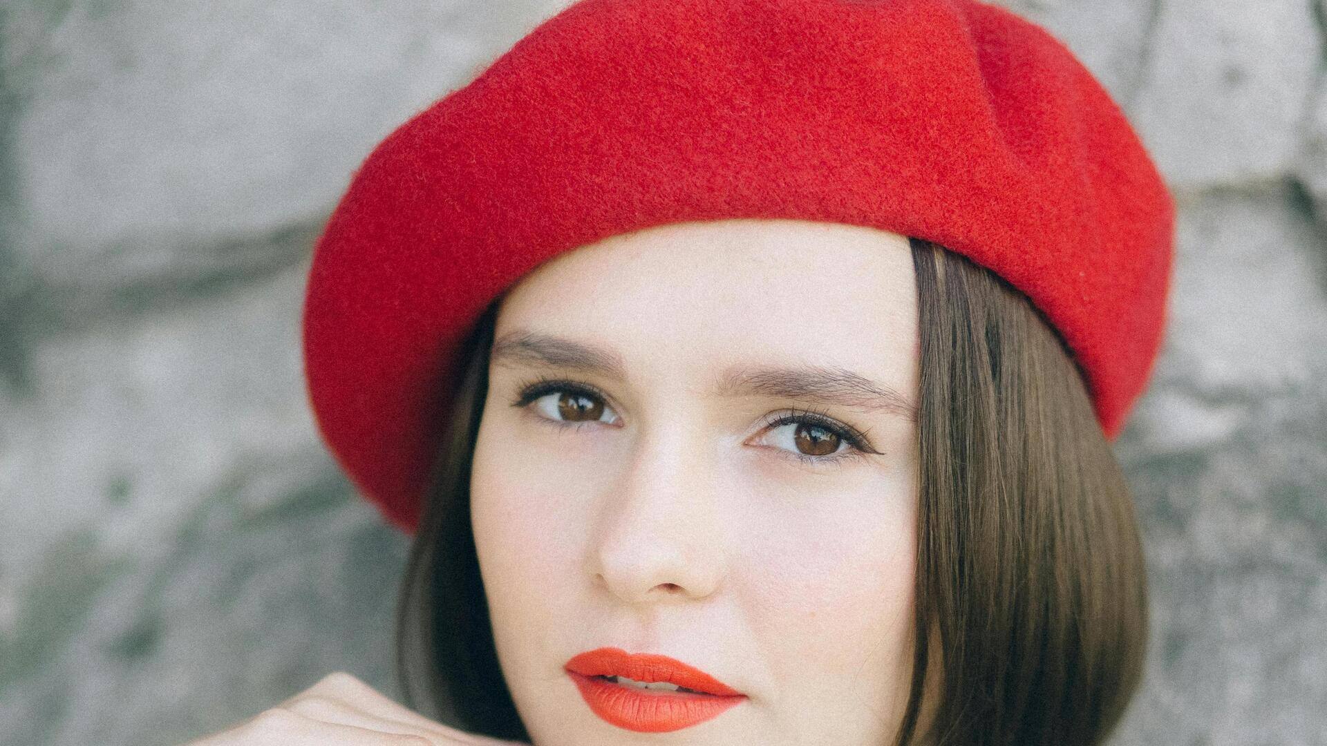 Gaya topi abadi yang elegan