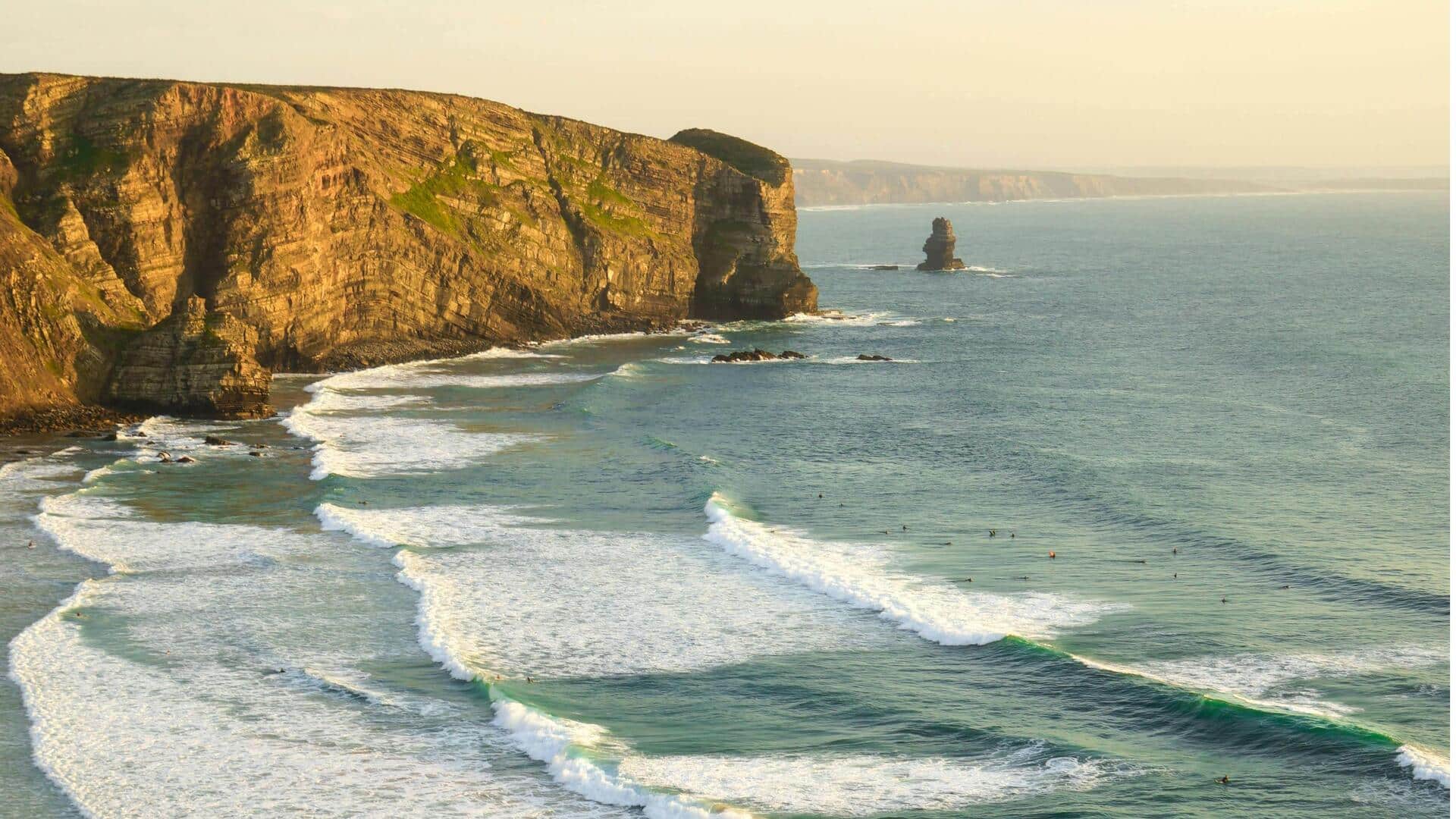 Lima Pantai Tebing Terbaik di Portugal untuk Pemandangan Menakjubkan