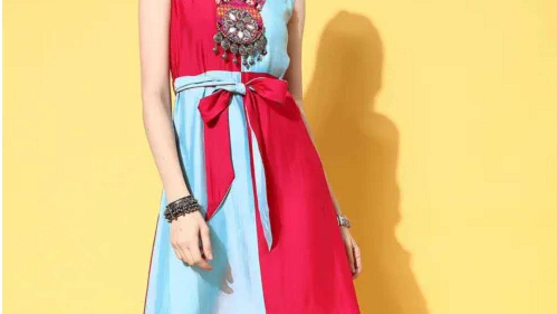 Gaya color-blocking untuk musim panas yang cantik