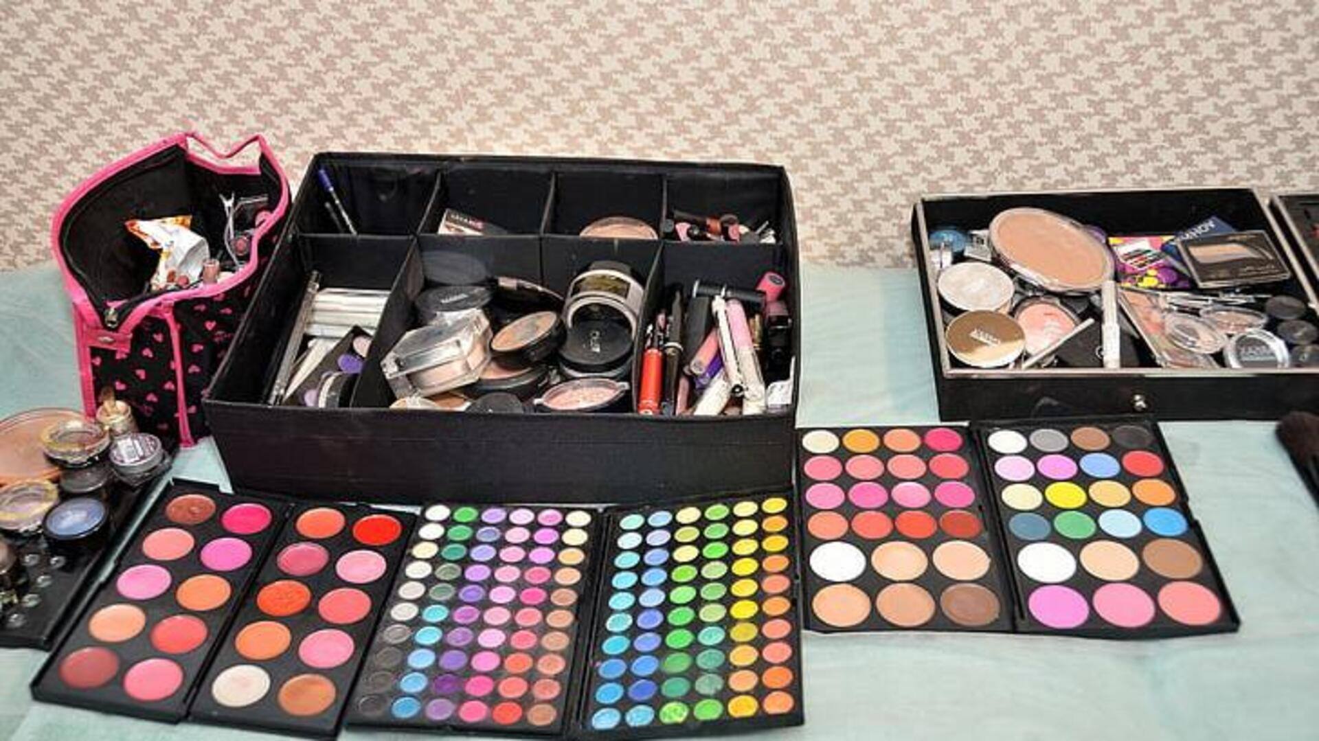 Tip makeup musim hujan untuk tampilan segar dan lembap