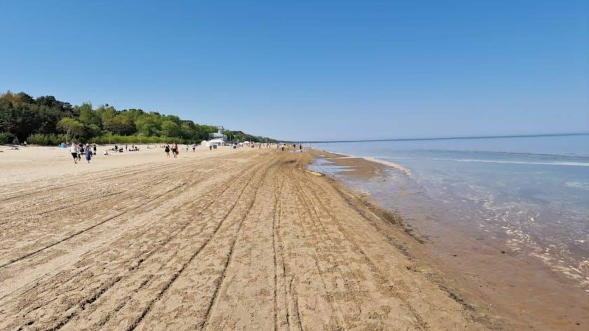 Menikmati Pantai Berpasir Putih di Sekitar Jurmala, Latvia