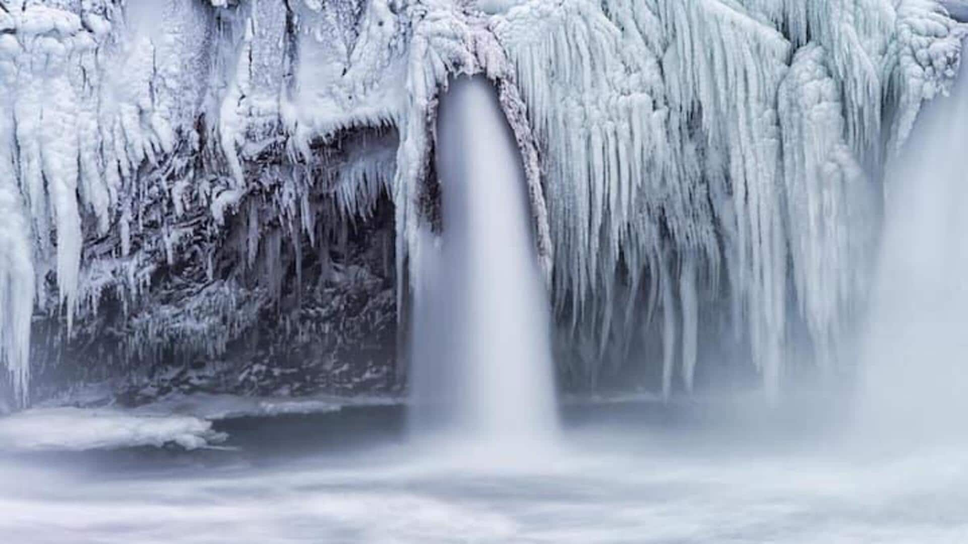 Kunjungi Air Terjun Beku Islandia Yang Memesona