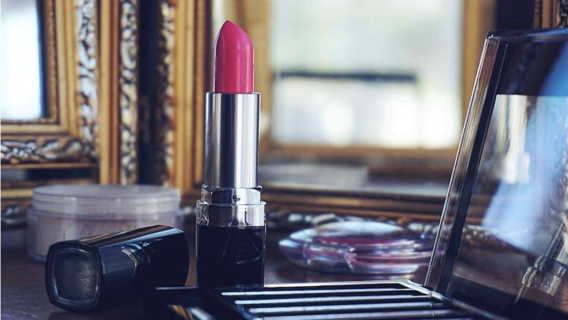 Warna lipstik yang dapat melengkapi pakaian Anda