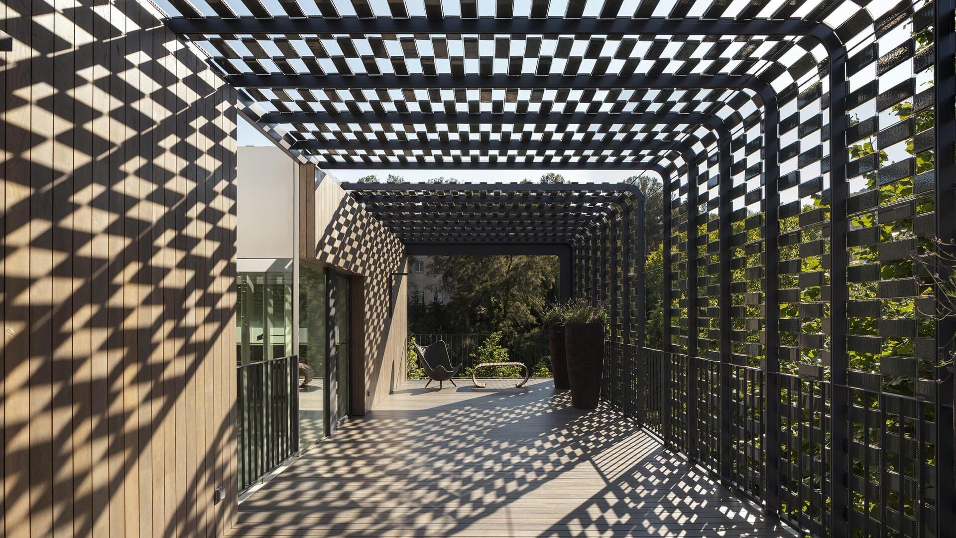 Menguasai Prinsip Cahaya dan Bayangan dalam Fotografi Arsitektur