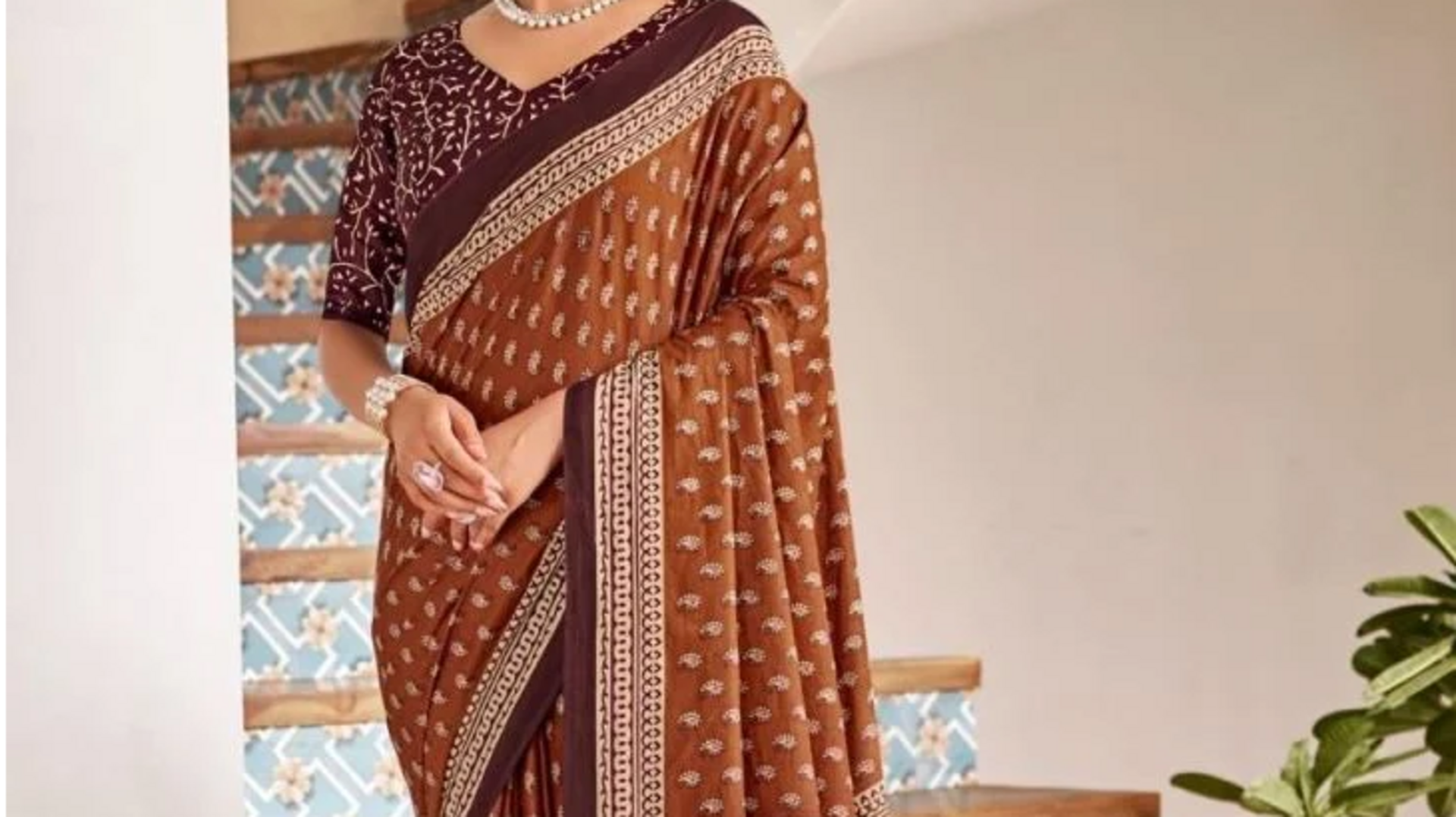 Saree katun elegan untuk perayaan musim panas India