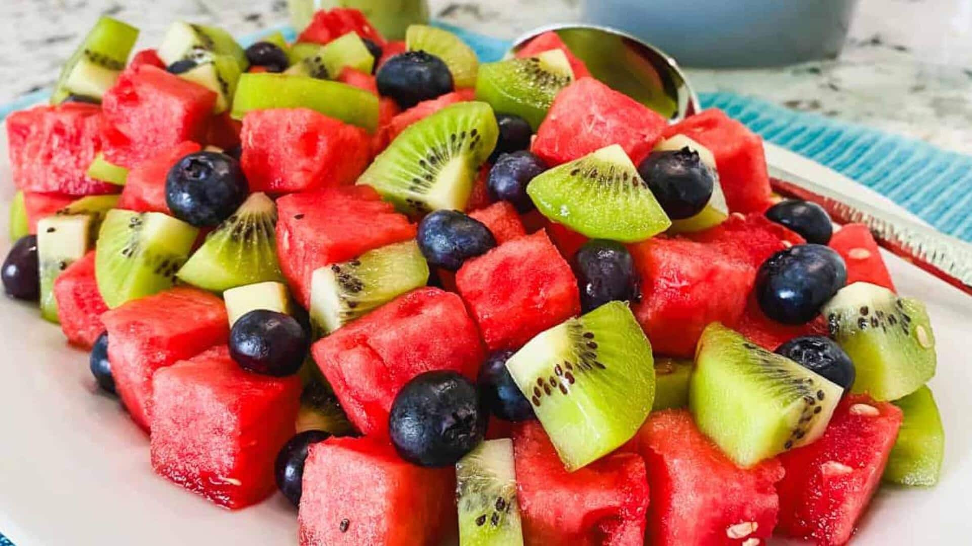 Salad Buah Tropis untuk Mencerahkan Hari Anda
