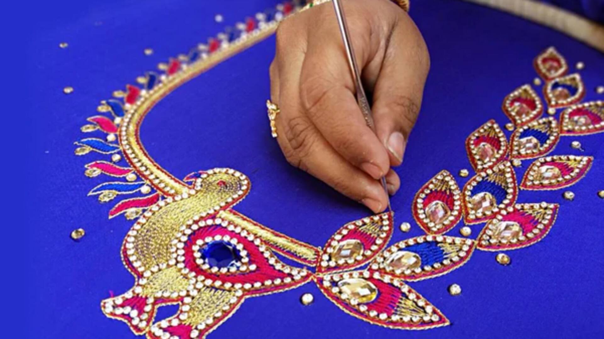 Tren bordir artisanal dalam mode India yang selalu dikagumi