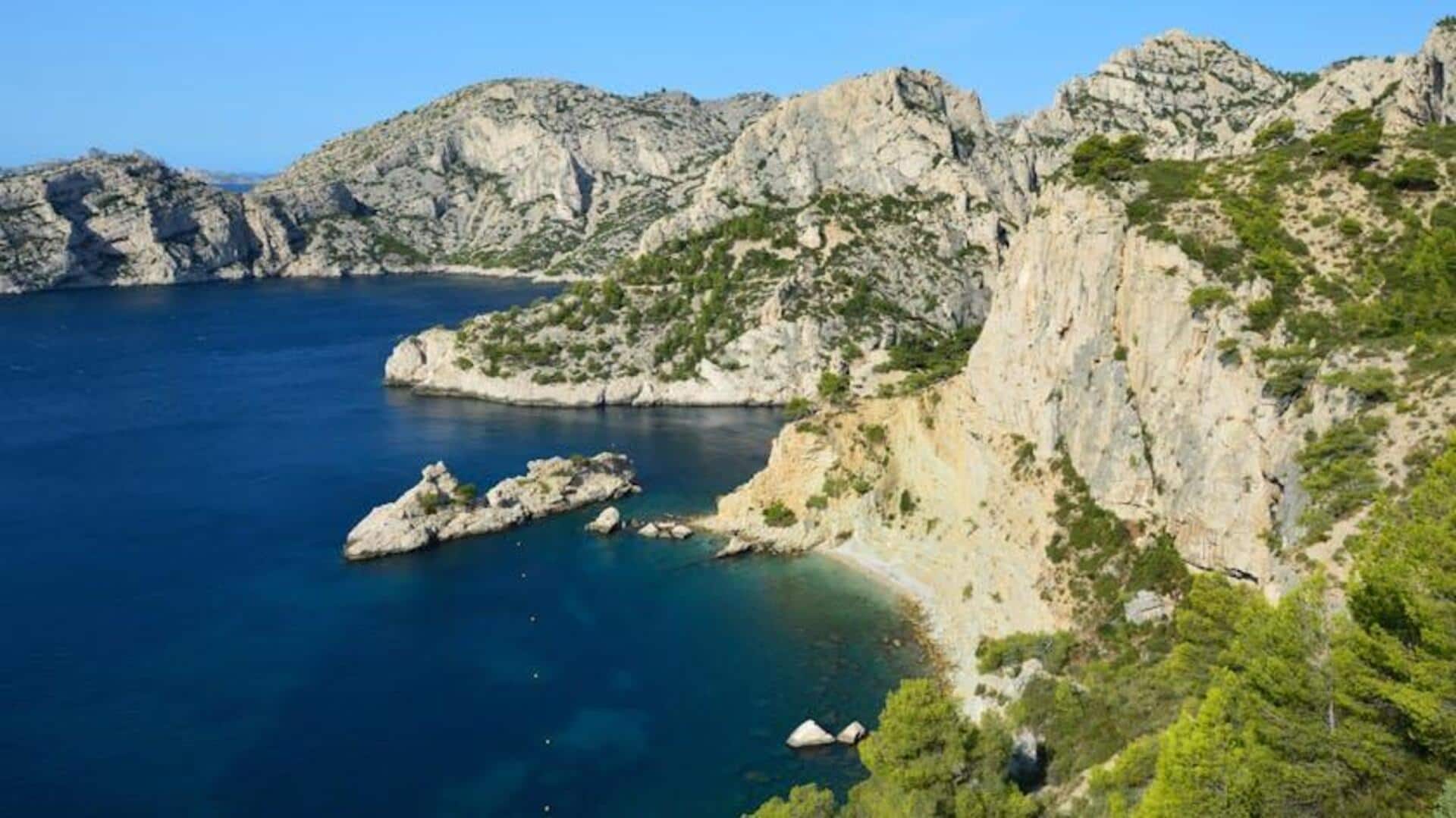 Menjelajahi Keindahan Pesisir Calanques di Prancis