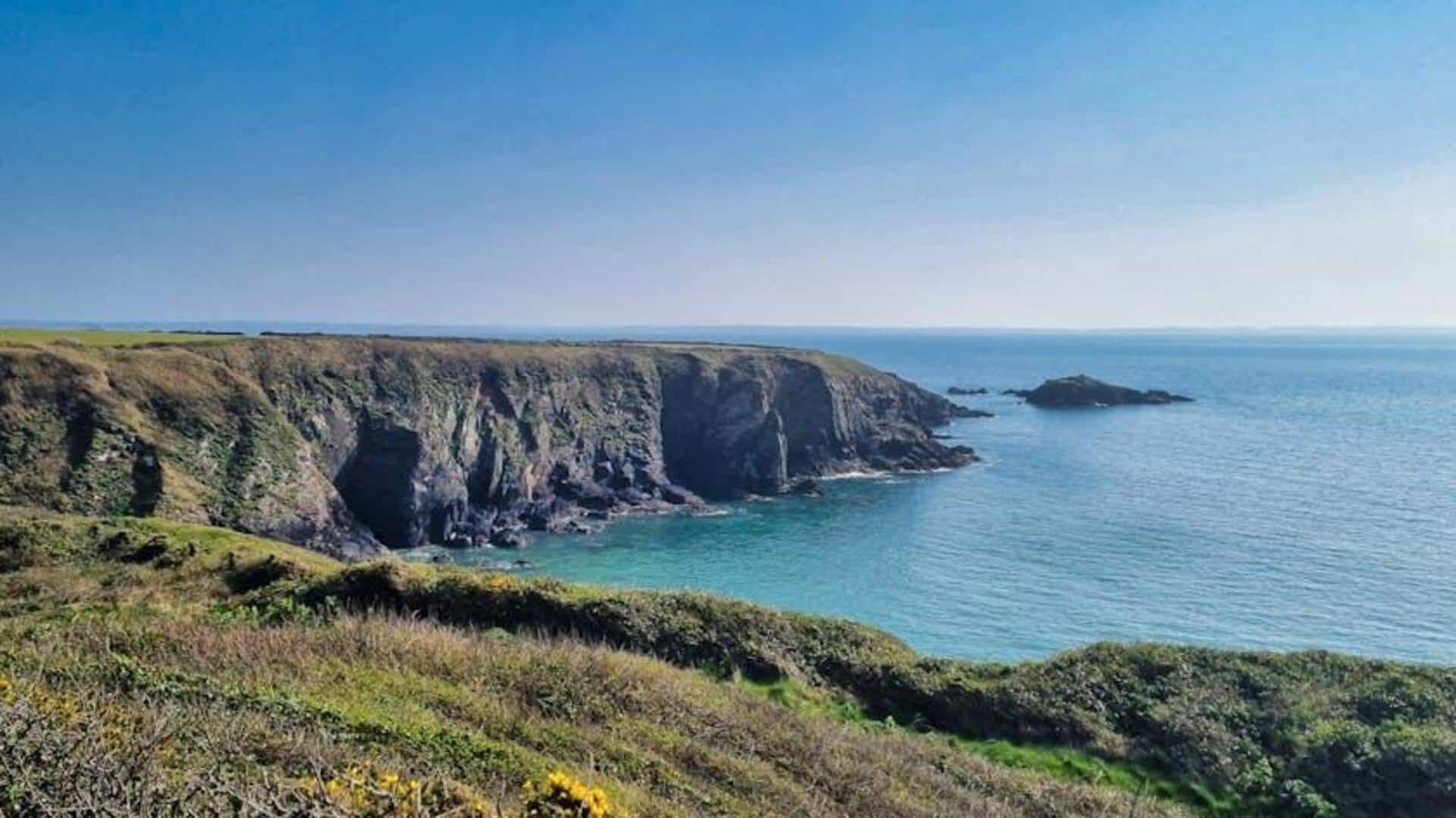 Jelajahi Keindahan Jalur Pesisir Pembrokeshire, Wales