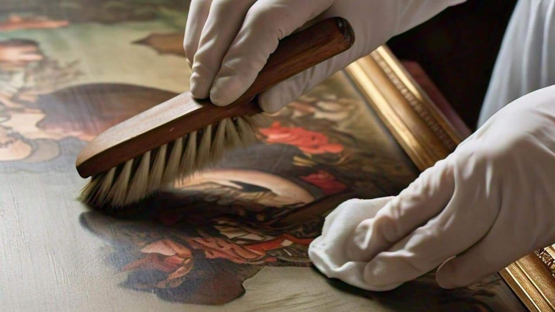 Lima Alat Pembersih Lukisan Kuno yang Sering Diabaikan