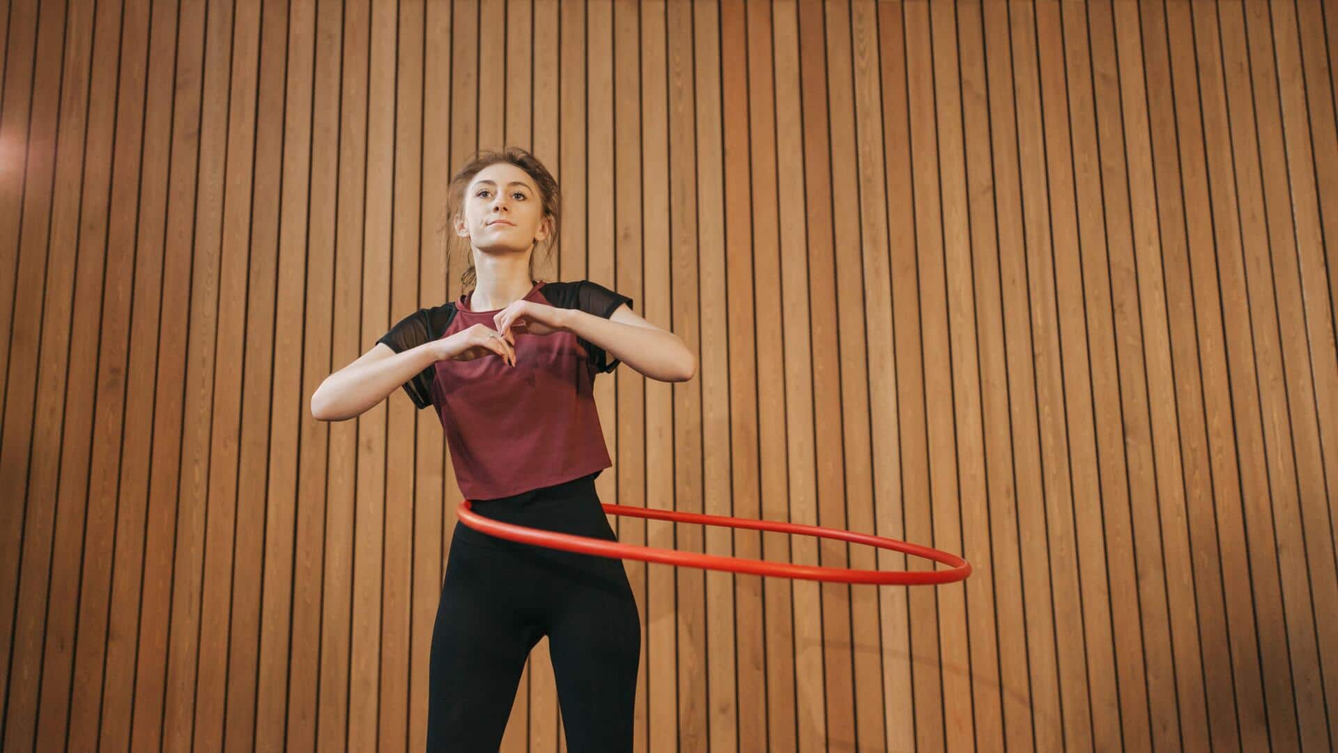Mengapa hula hoop digunakan dalam senam ritmik?