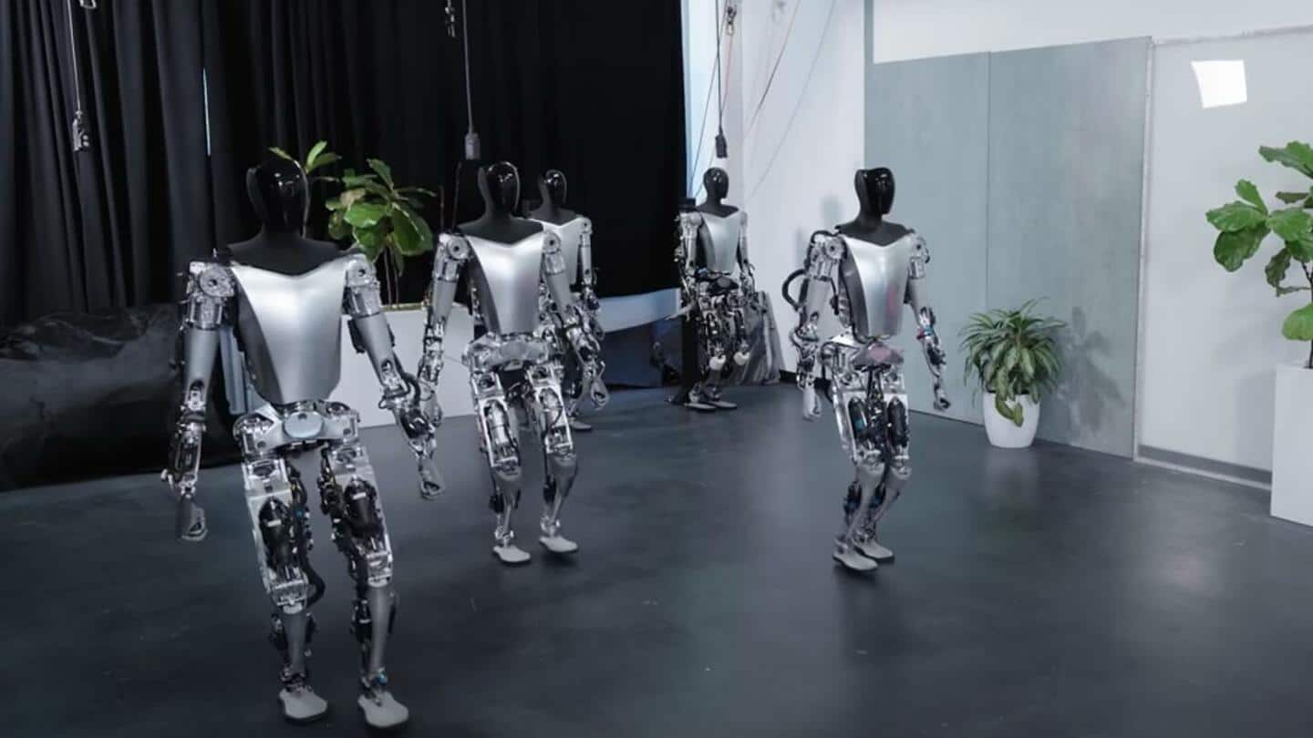 Bagaimana Robot Humanoid Tesla Telah Berevolusi Sejak Pembukaannya Tahun Lalu