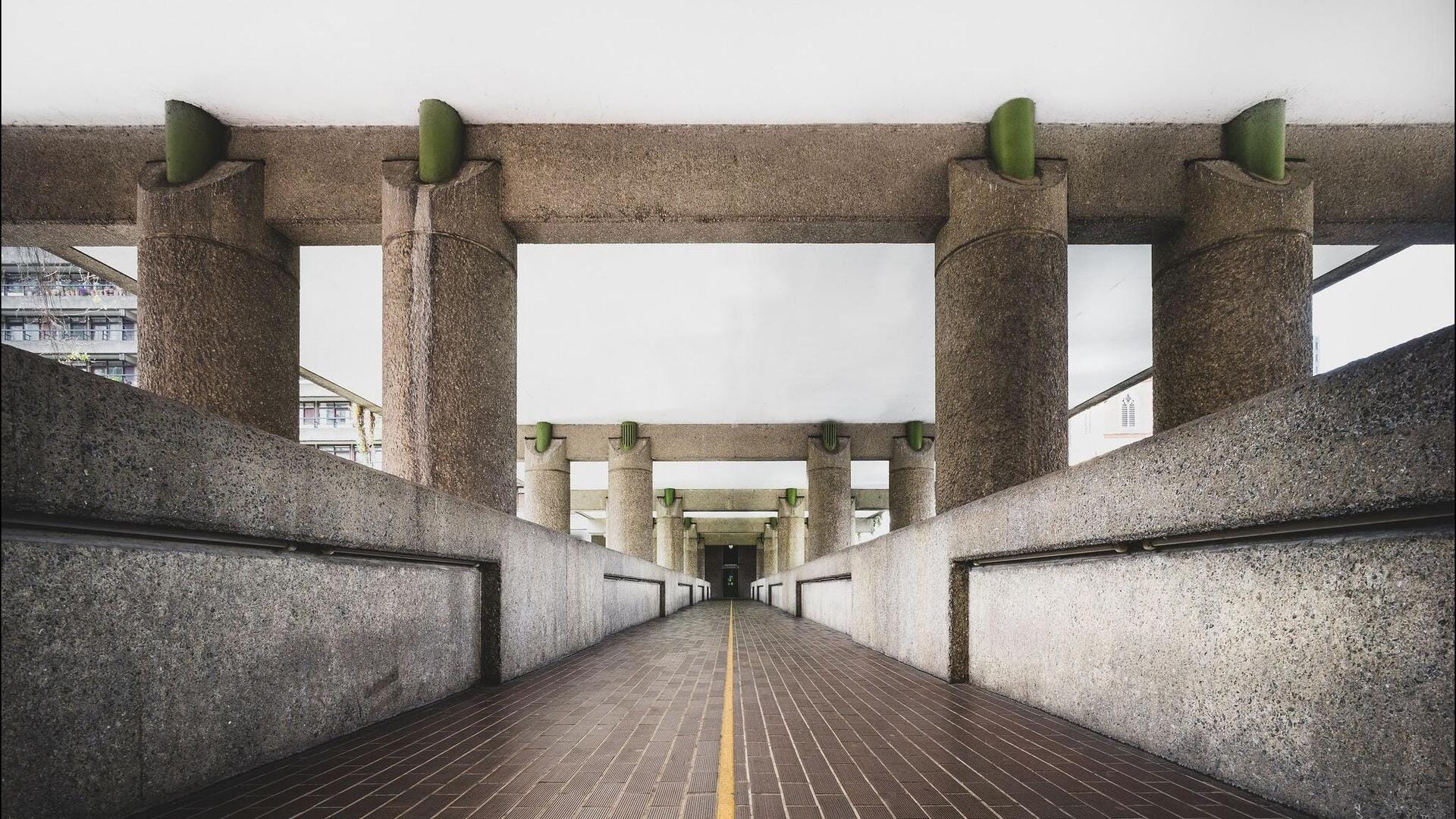 Elegansi Beton Dari Gaya Dekorasi Barbican Brutalism