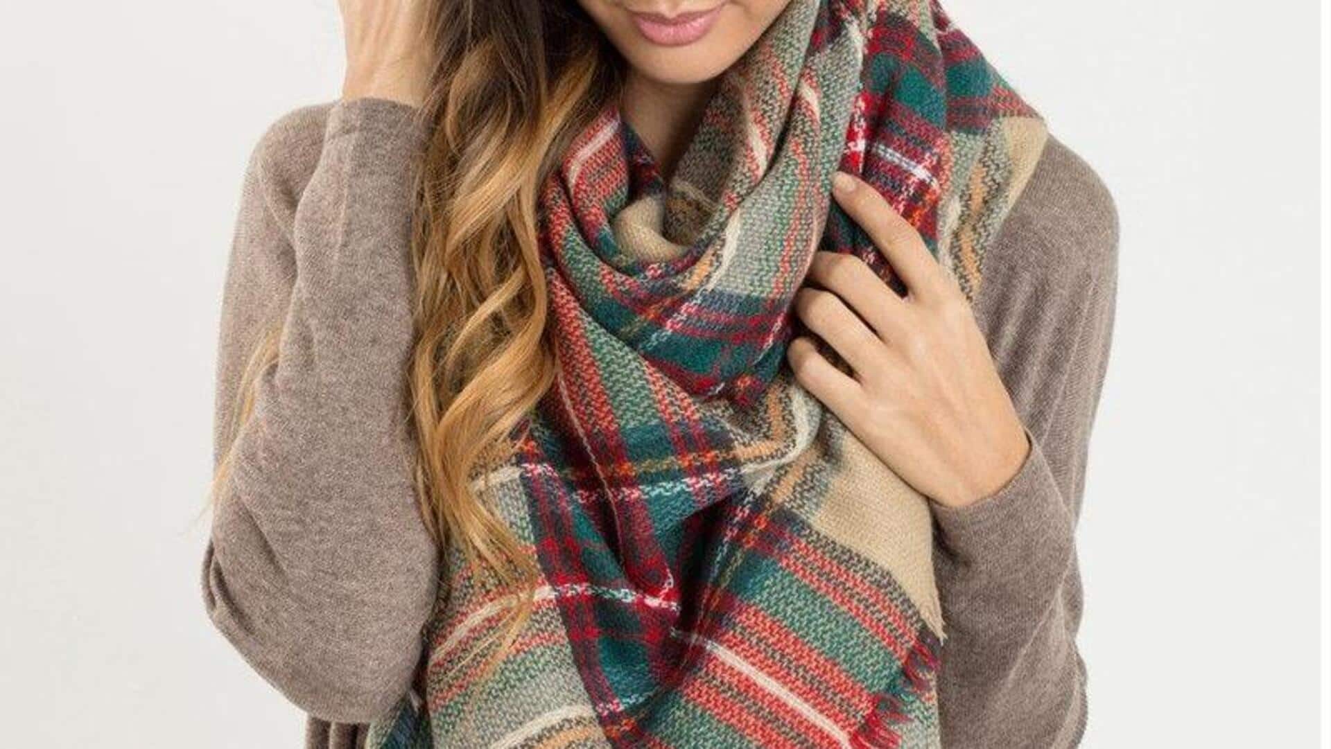 Lima gaya syal kotak-kotak untuk pakaian kerja musim dingin India