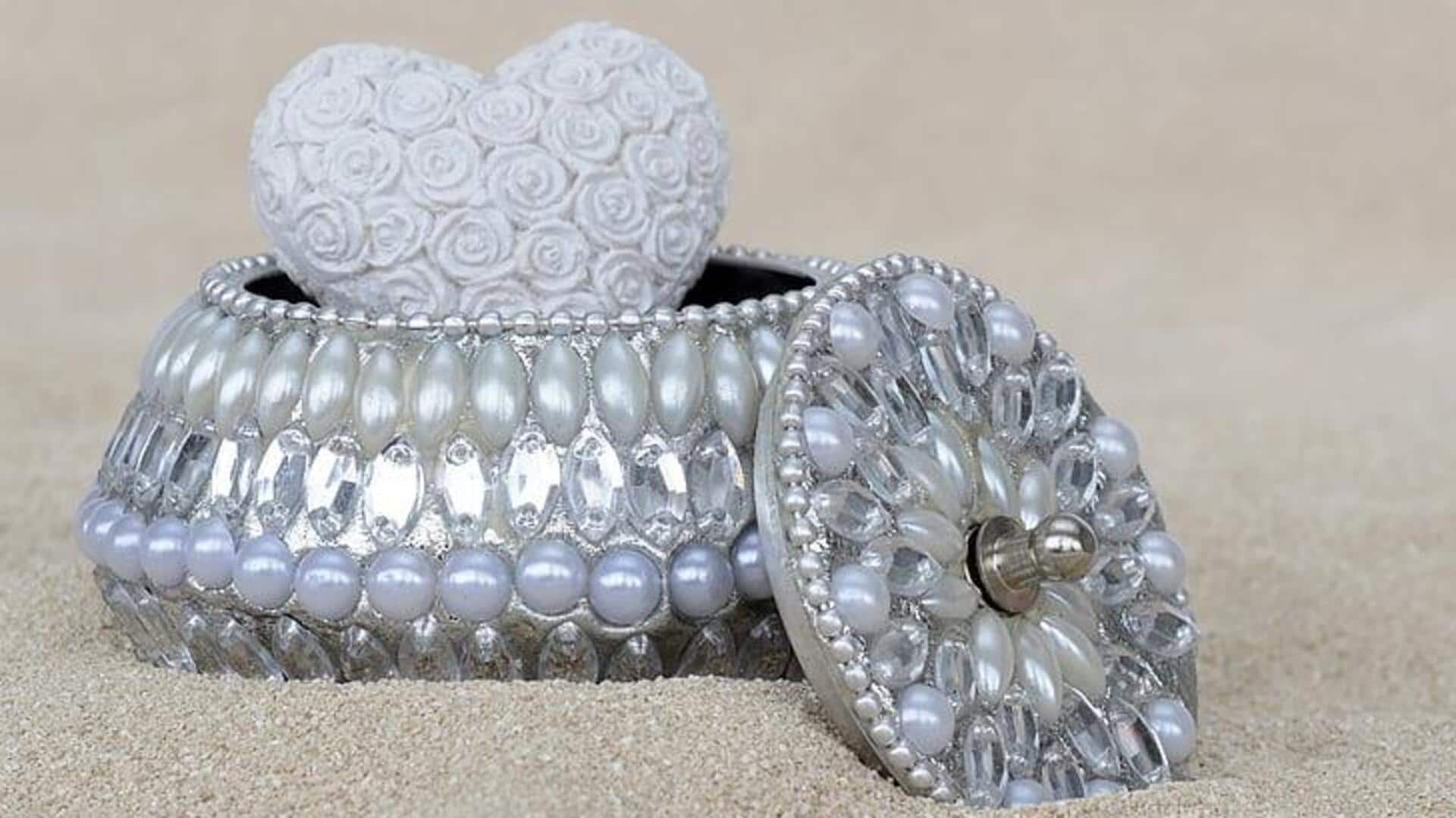 Gaya dengan perhiasan perak berkelanjutan