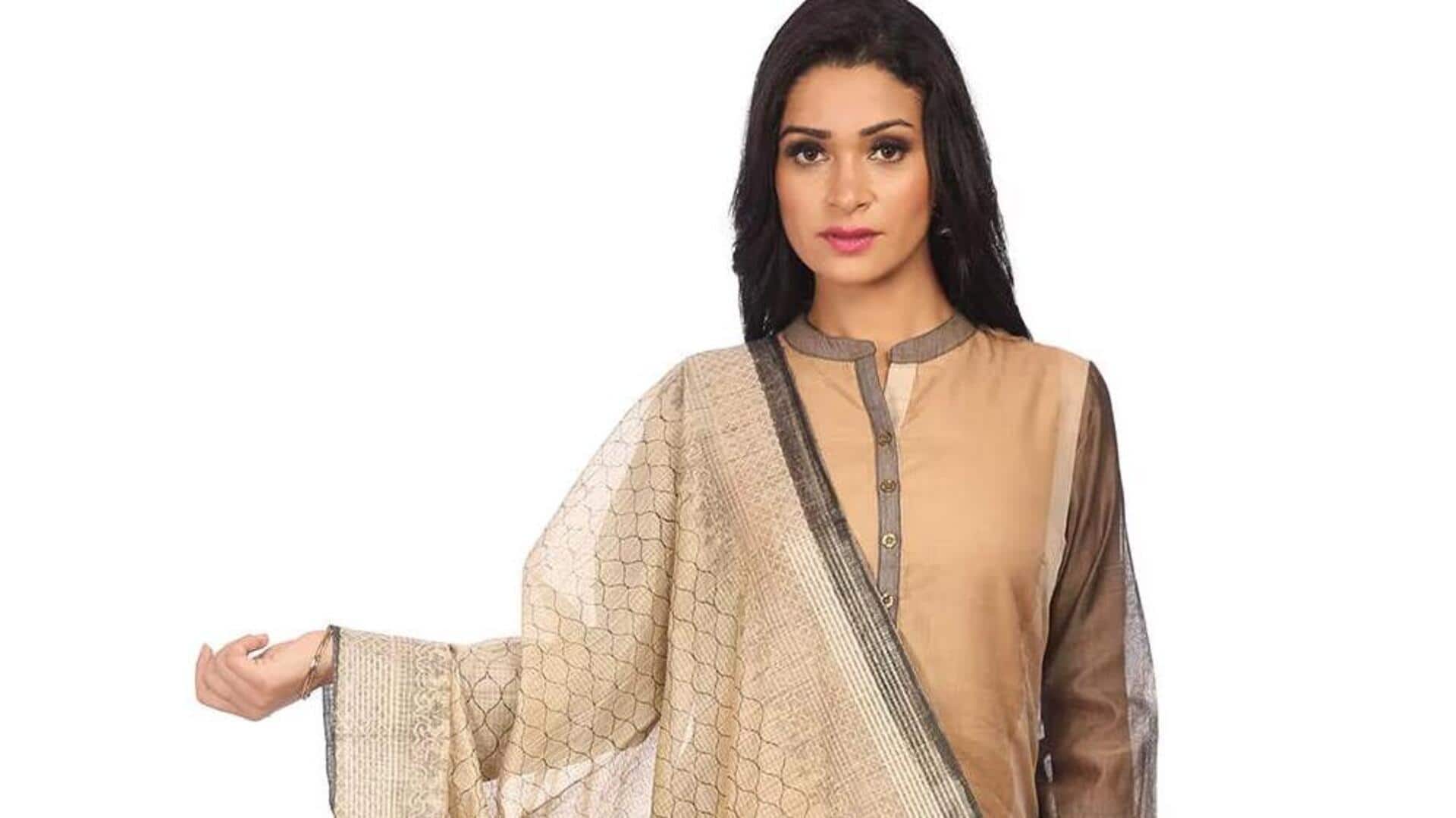 Dupatta metalik: Tingkatkan gaya dengan mudah