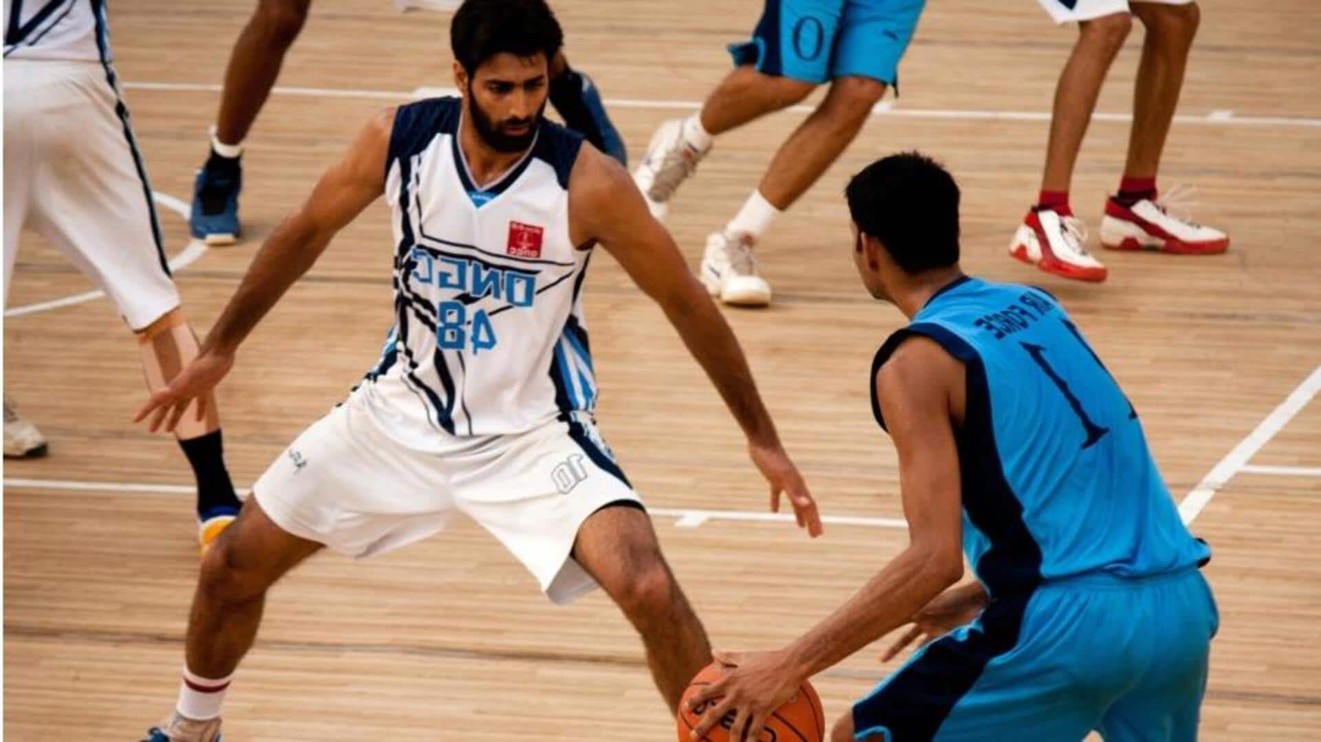 Mengapa pemain basket mengelap sepatu saat bertanding?