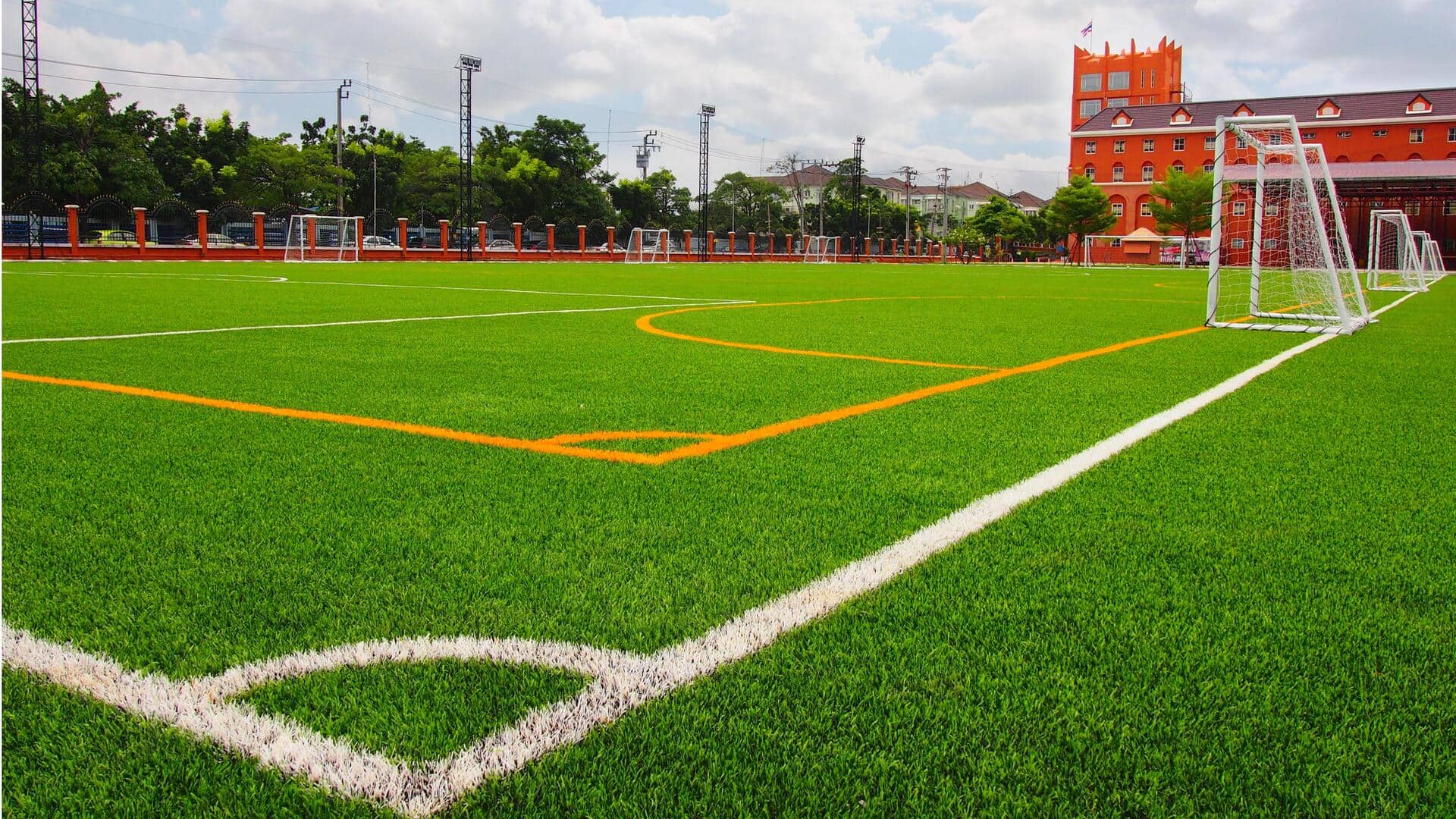 Lima permukaan buatan tertua dalam sejarah olahraga dunia