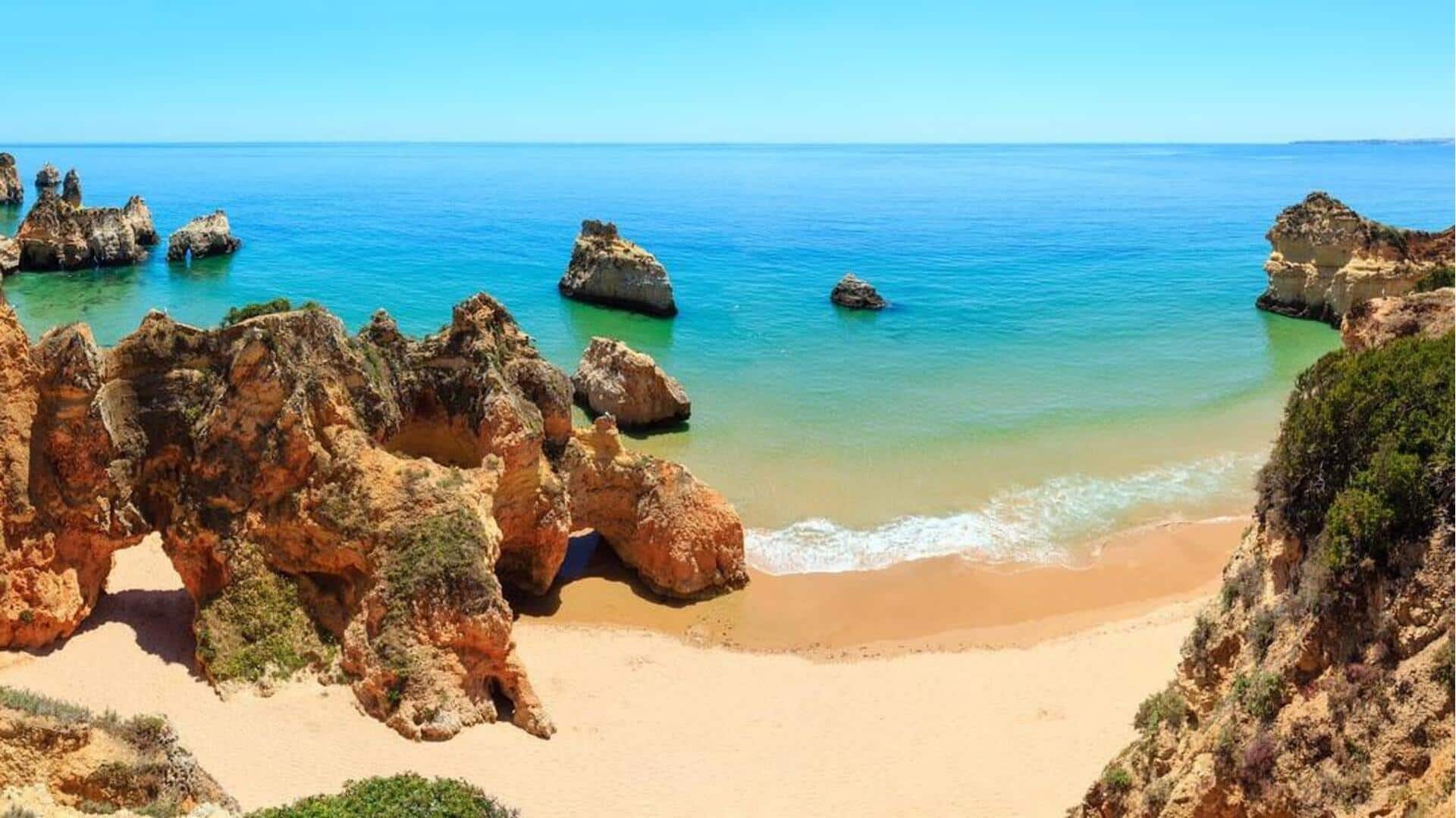Jelajahi pantai-pantai tenang Algarve dengan panduan perjalanan ini