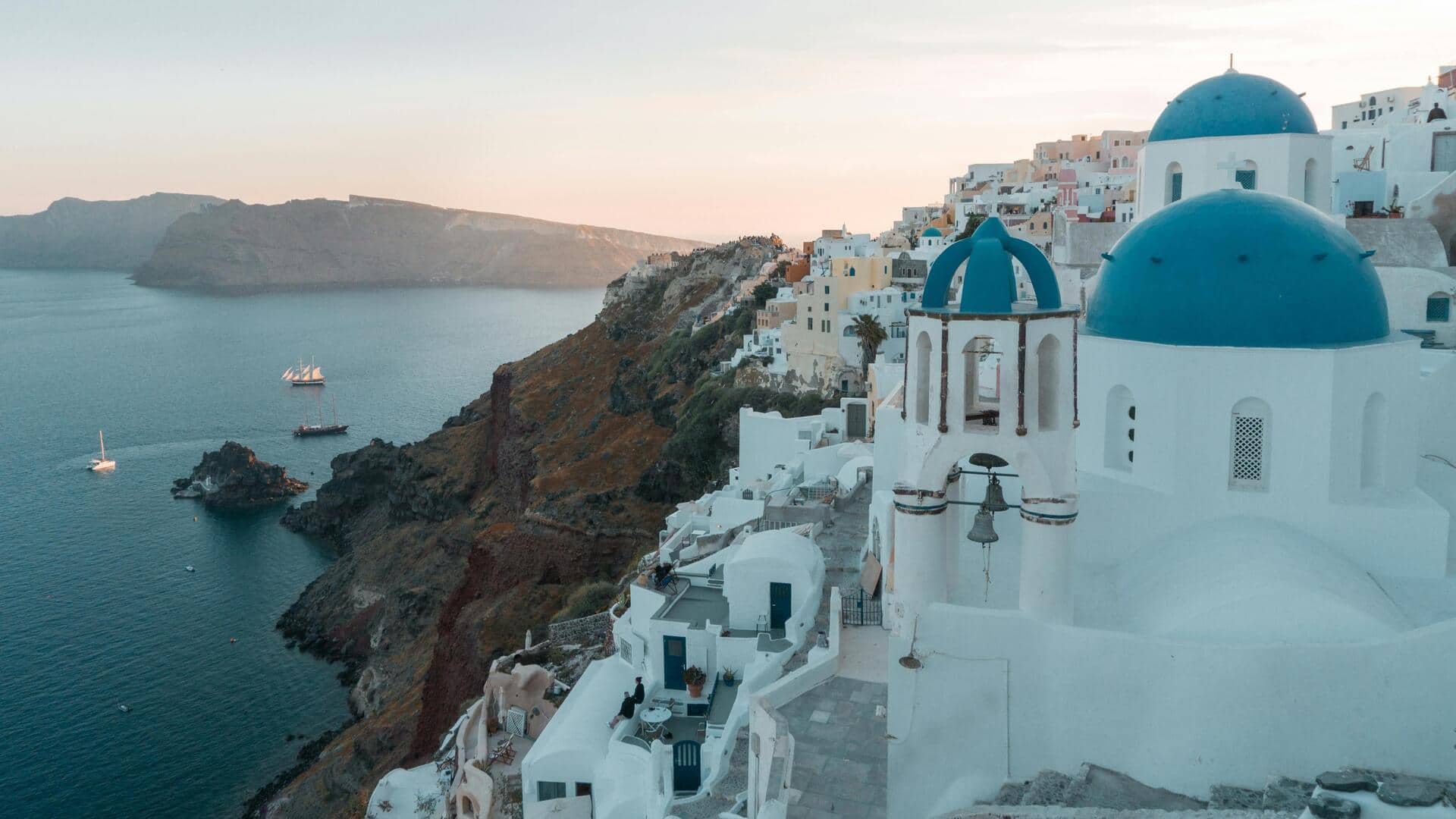 Menjelajahi Desa-Desa Abadi di Santorini