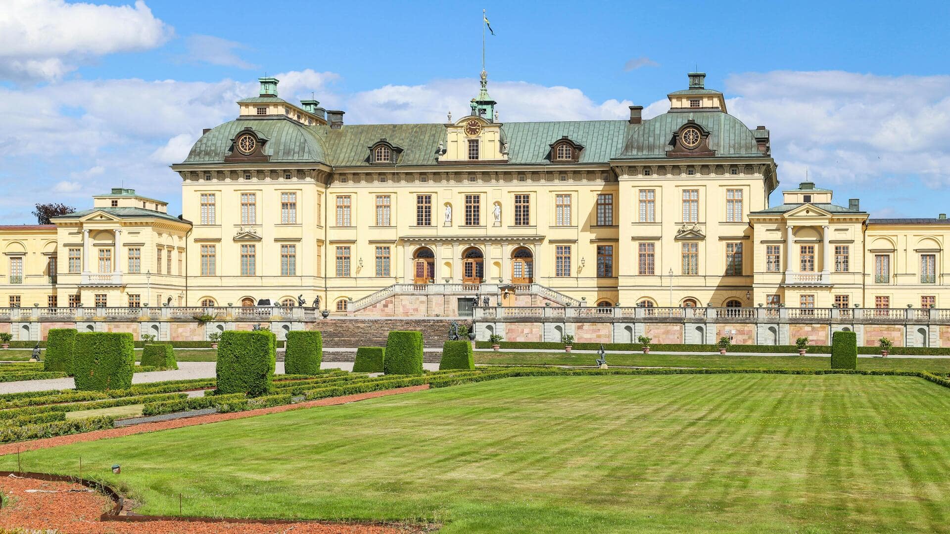 Menjelajahi Lima Taman Istana Tenang di Stockholm