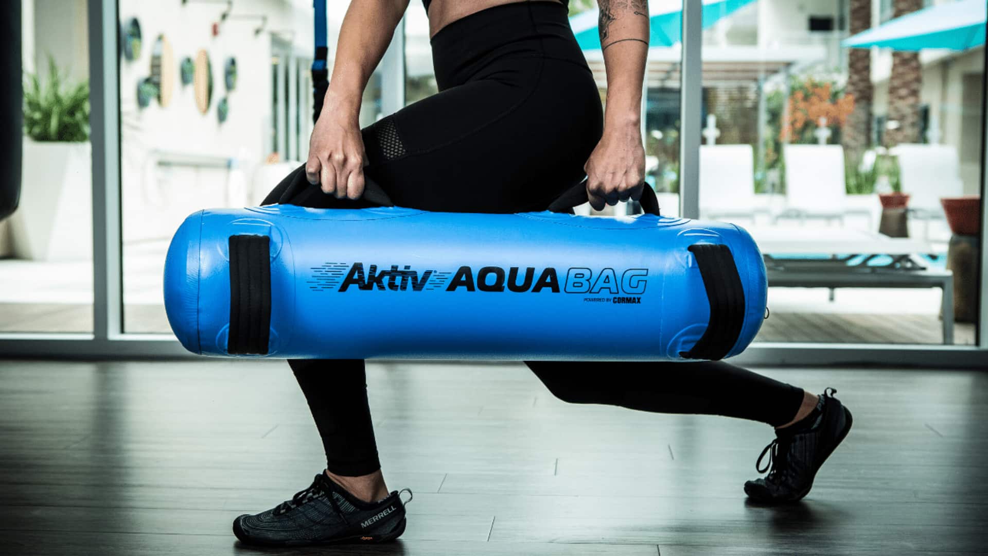 Memperkuat inti dengan latihan aquabag Memperkuat inti dengan latihan aquabag